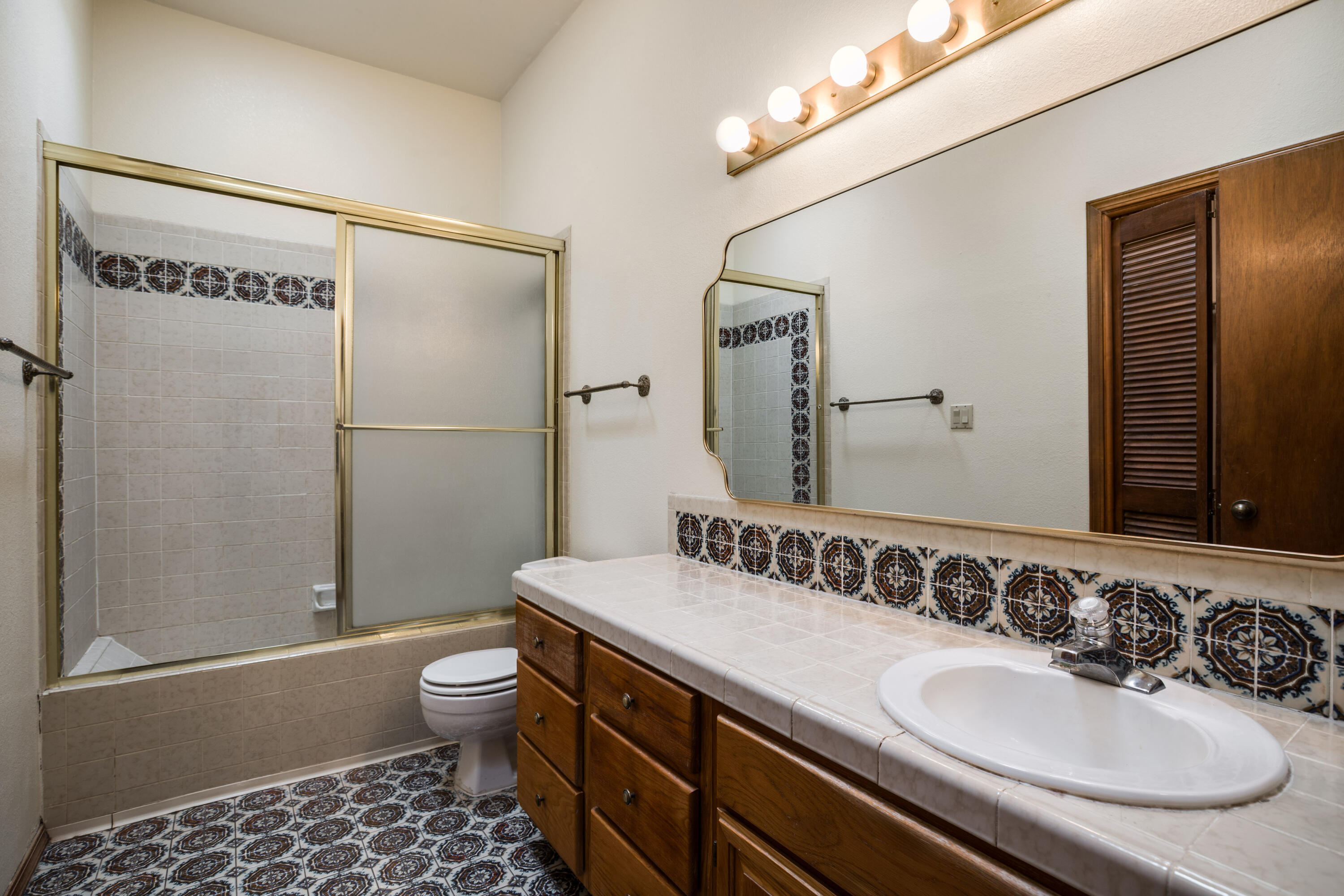 Photo 8 — 9936 Osuna Road NE