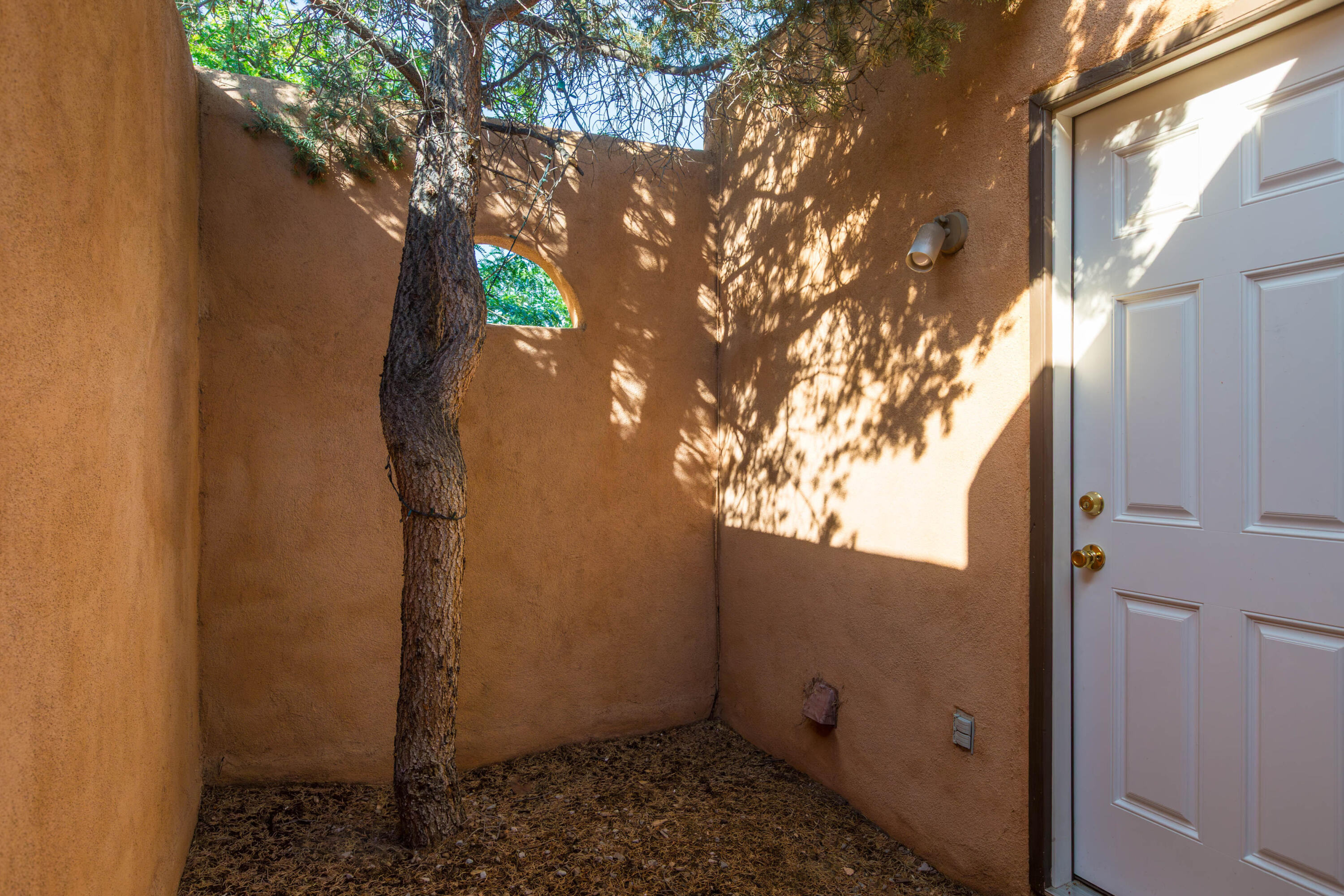 Photo 7 — 9936 Osuna Road NE