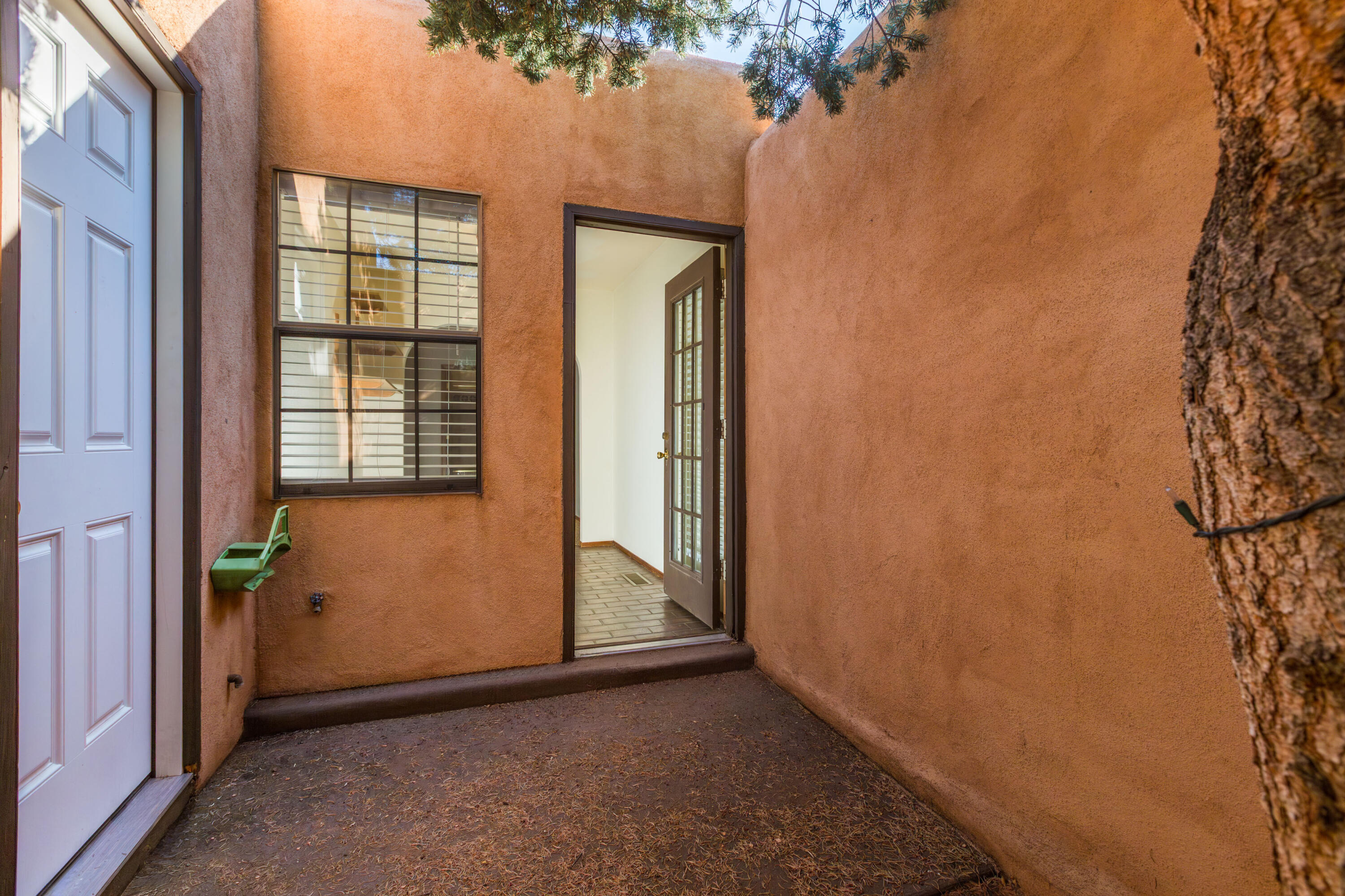 Photo 6 — 9936 Osuna Road NE