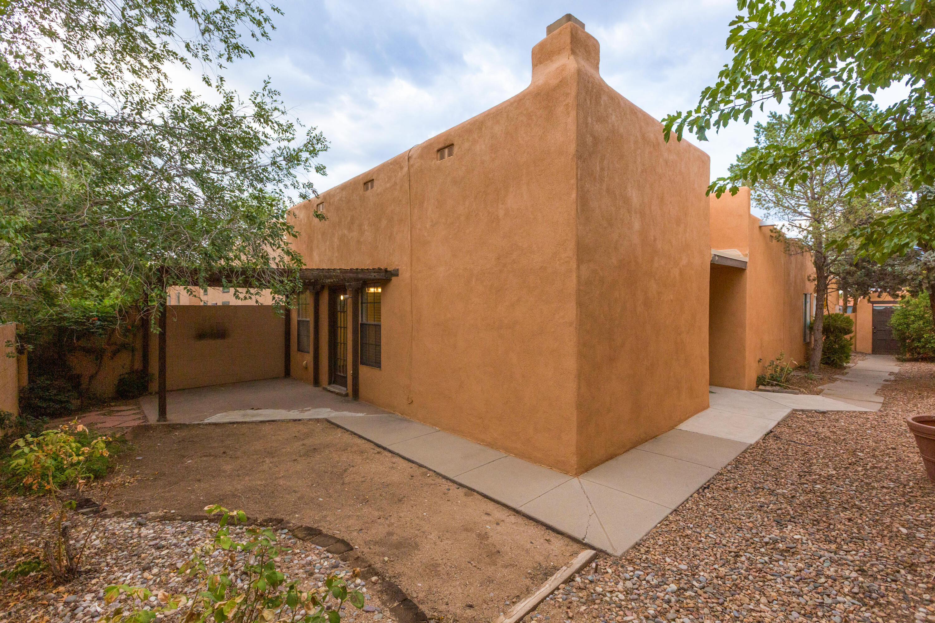 Photo 5 — 9936 Osuna Road NE