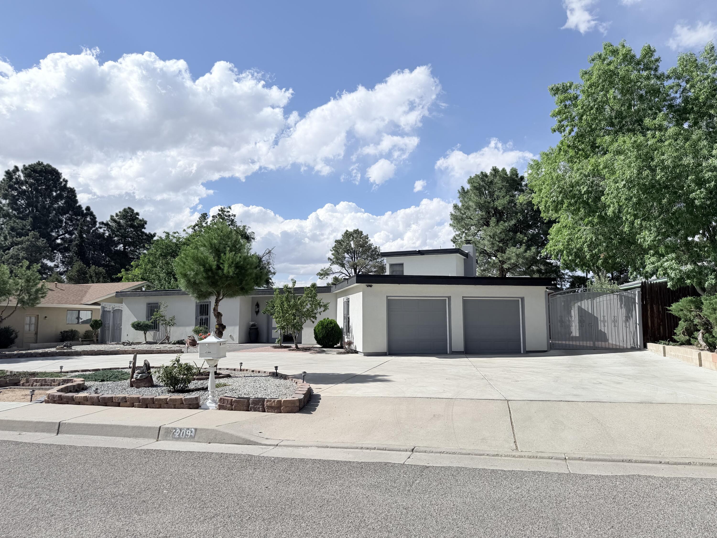 7209 Vista Del Arroyo Avenue NE, Albuquerque, NM 87109