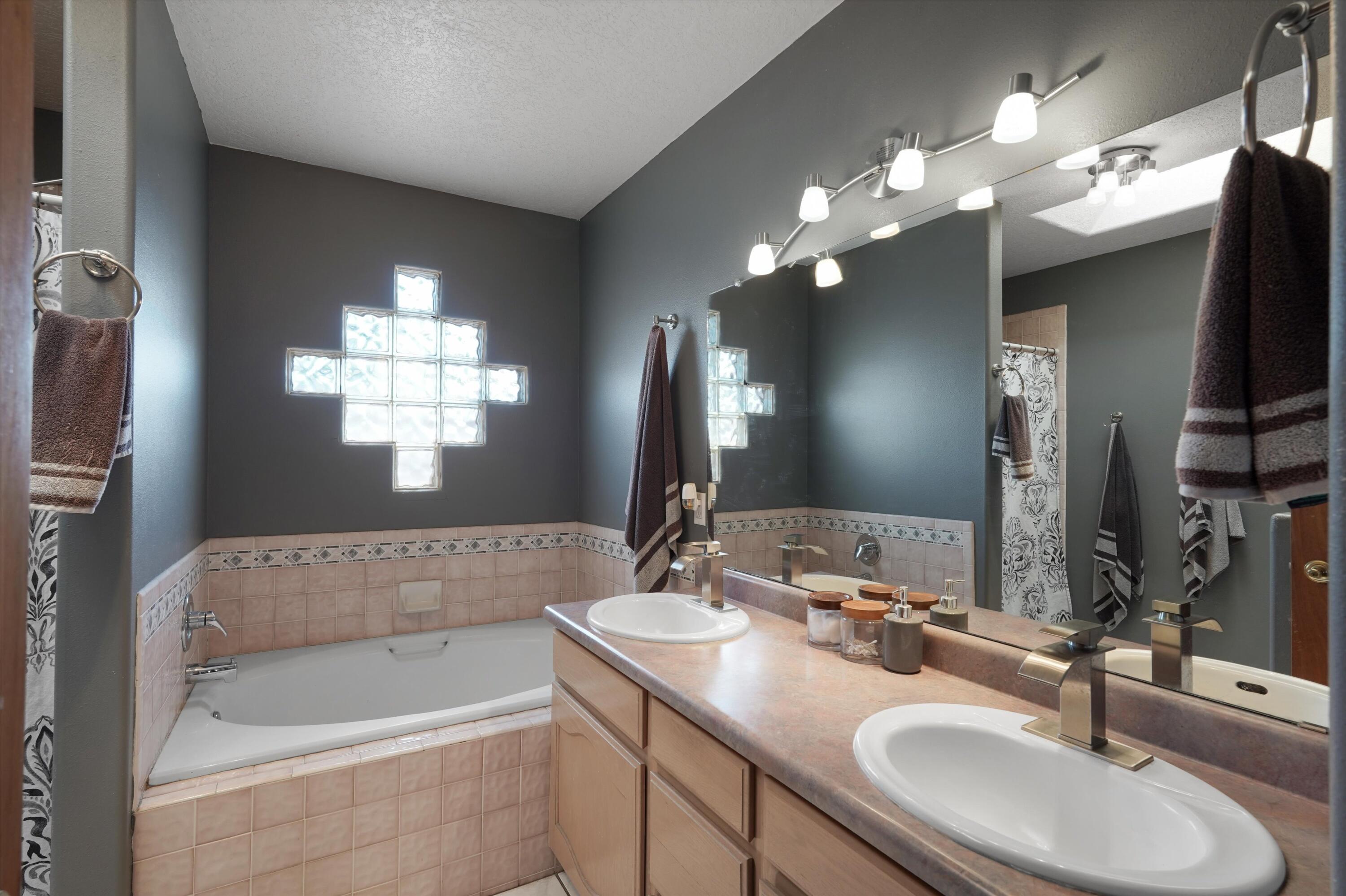 Photo 15 — 6128 Nassif Court NW