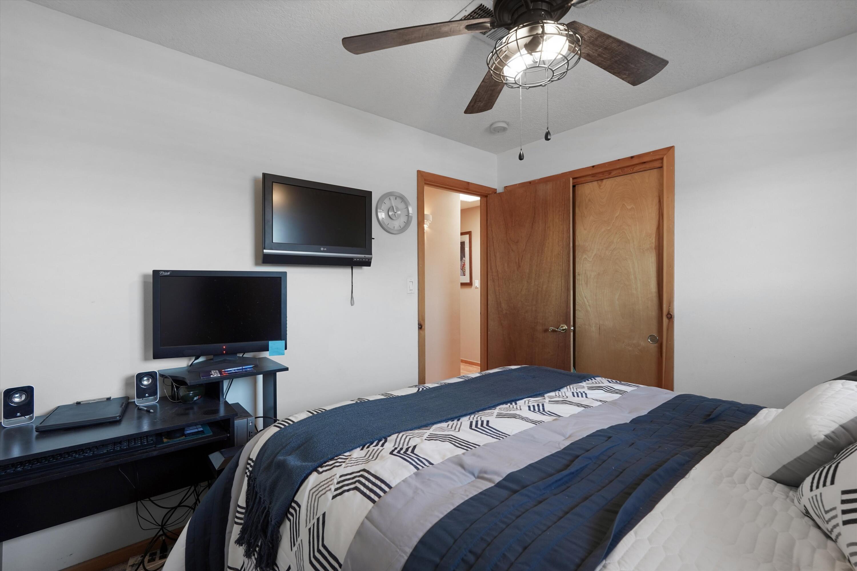 Photo 11 — 6128 Nassif Court NW