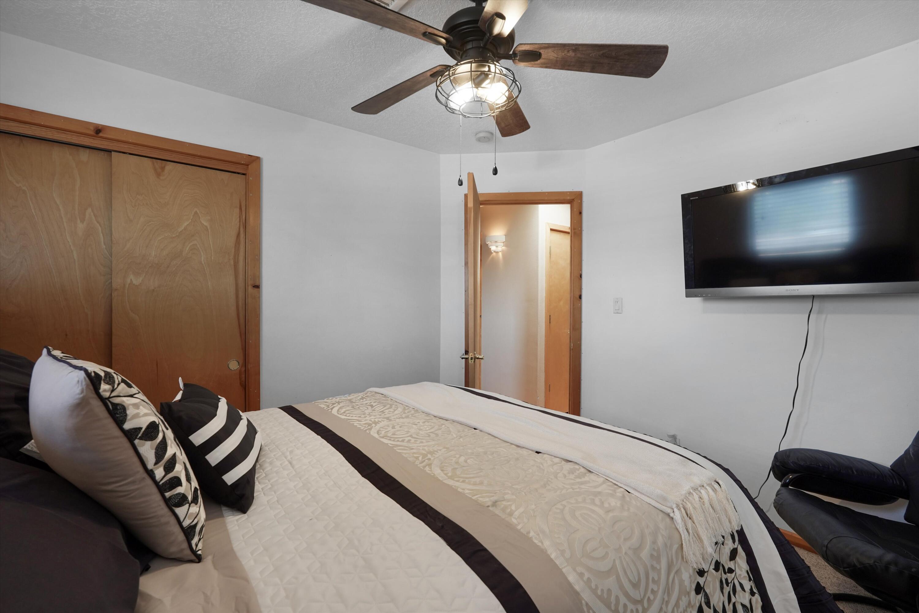 Photo 9 — 6128 Nassif Court NW