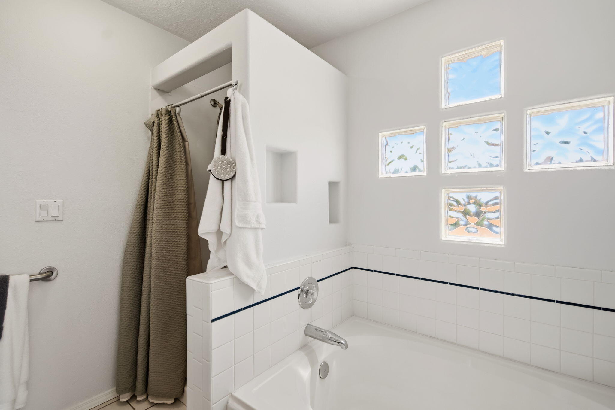 Photo 10 — 5313 La Colonia Drive NW