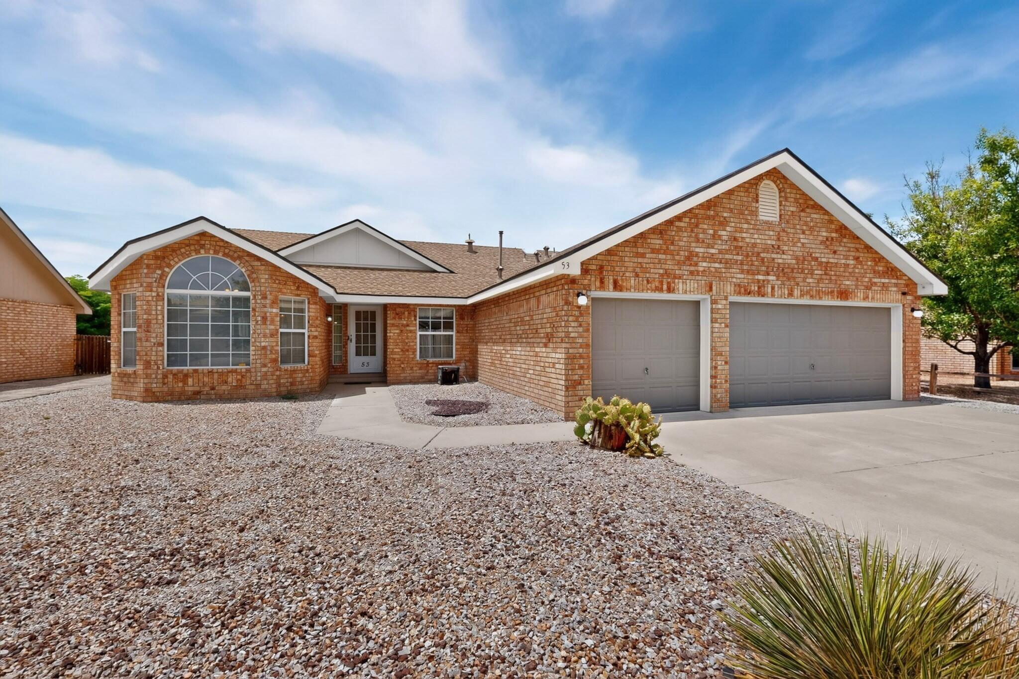 53 Juniper Avenue, Los Lunas, NM 87031