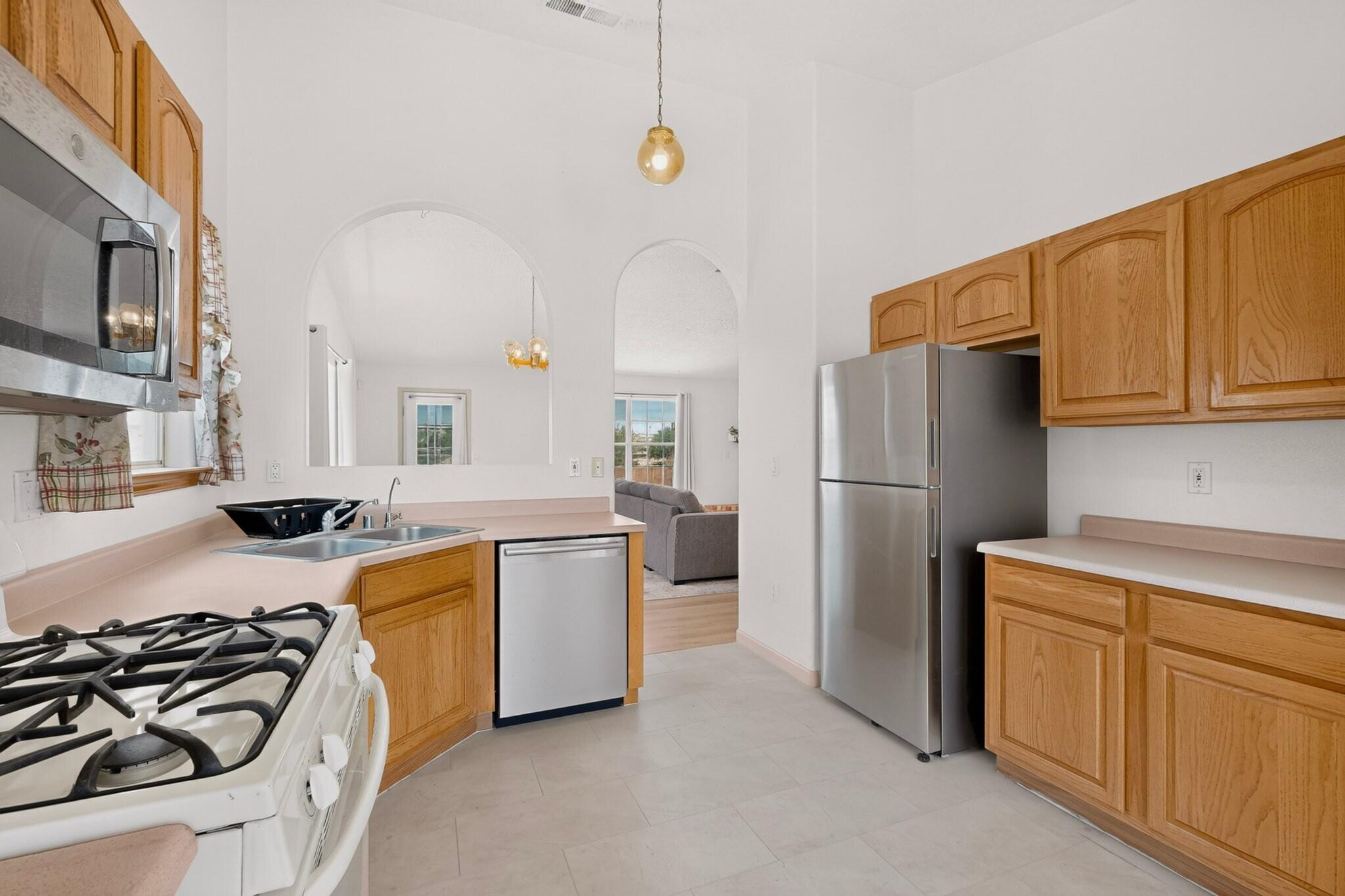 Photo 10 — 53 Juniper Avenue
