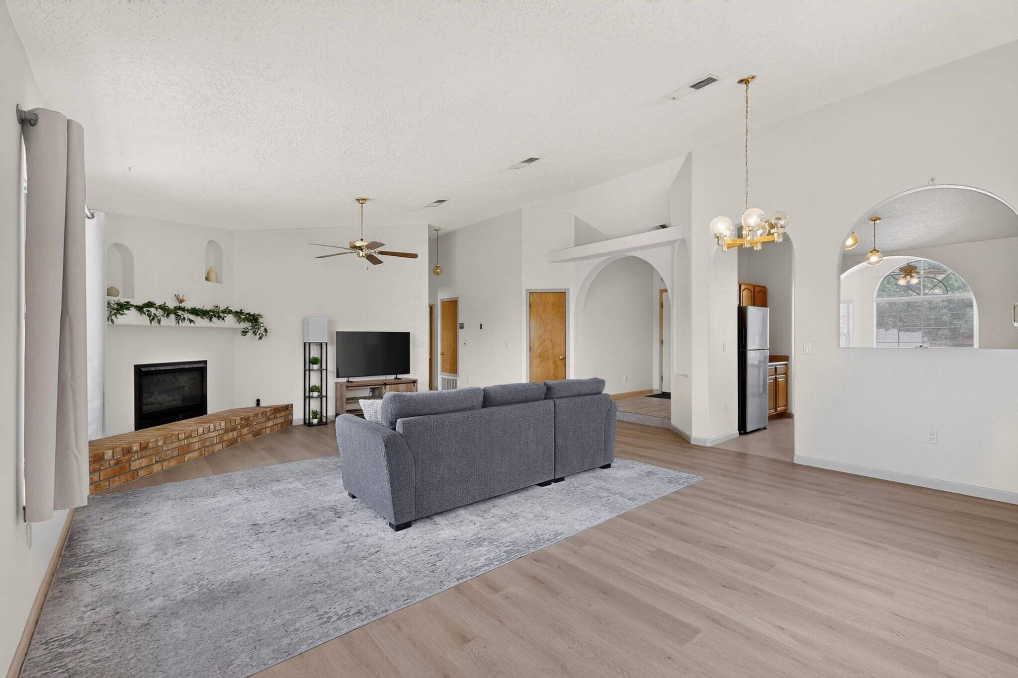Photo 4 — 53 Juniper Avenue