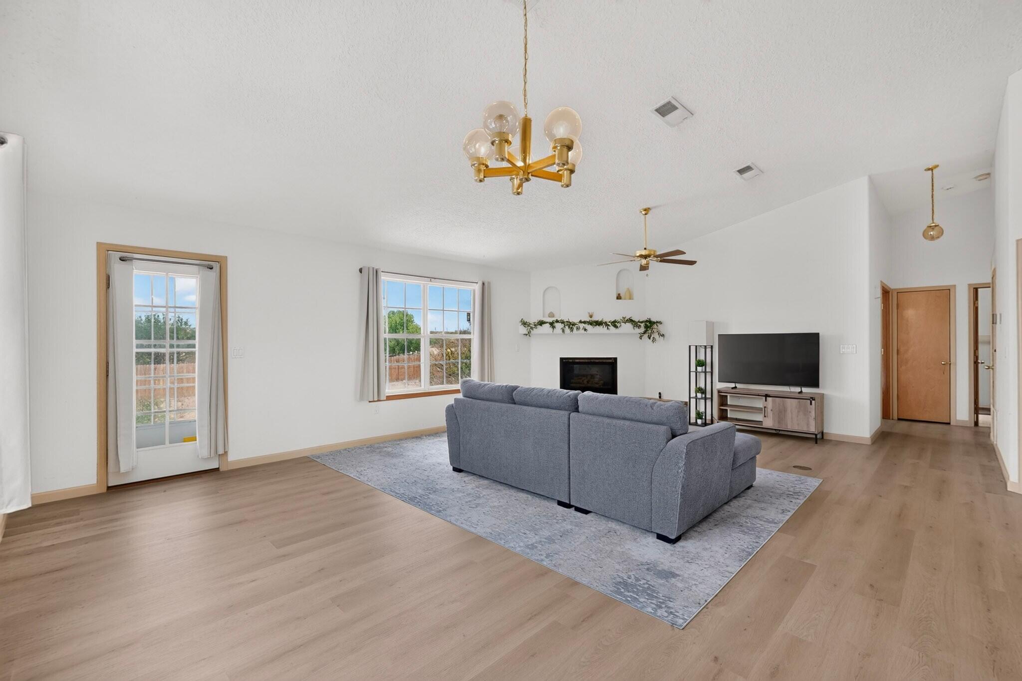 Photo 5 — 53 Juniper Avenue