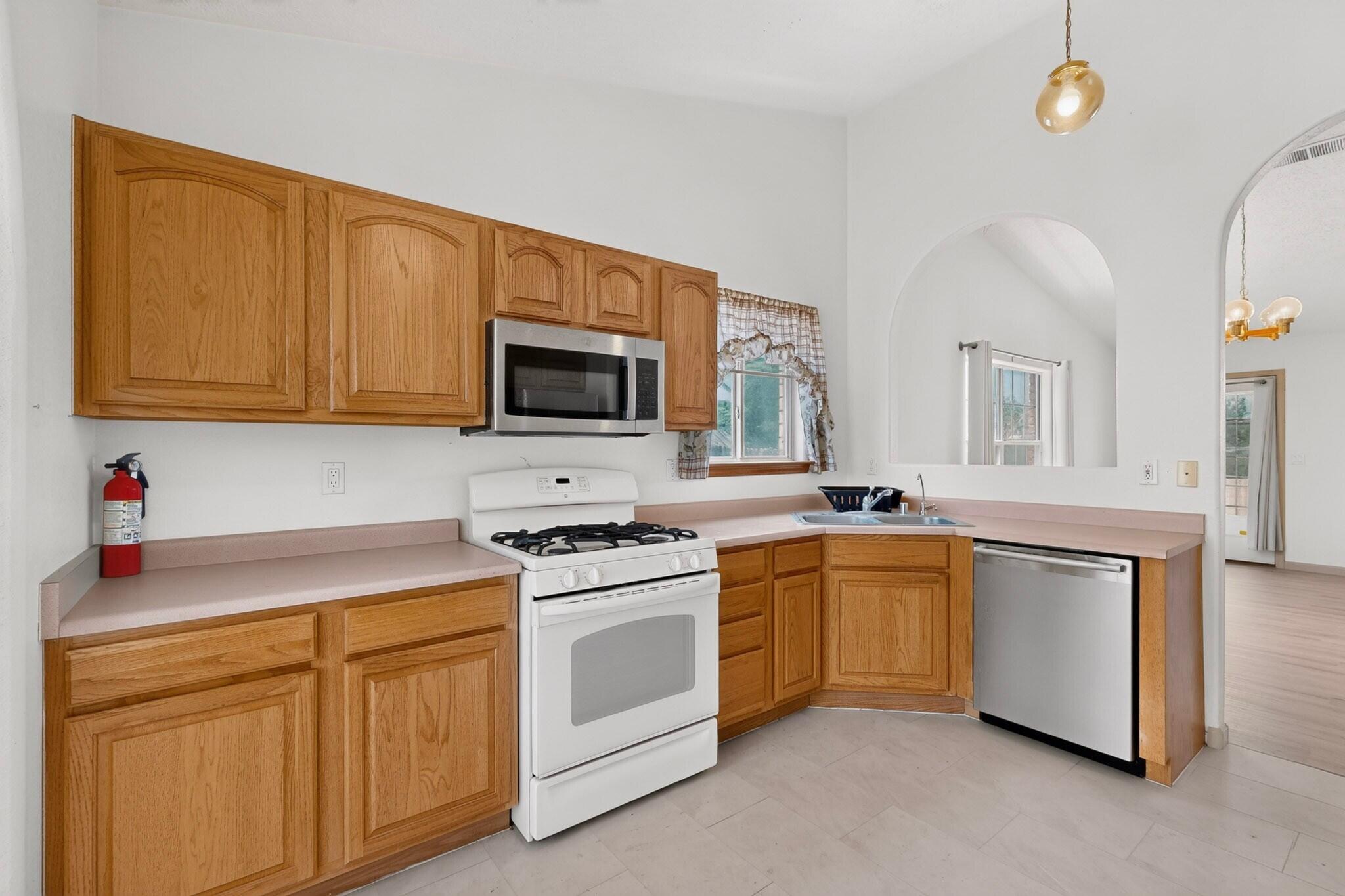Photo 8 — 53 Juniper Avenue
