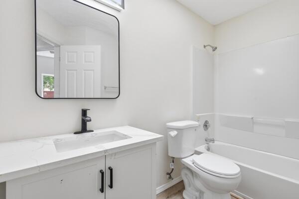Photo 9 — 473 Garden Avenue SW