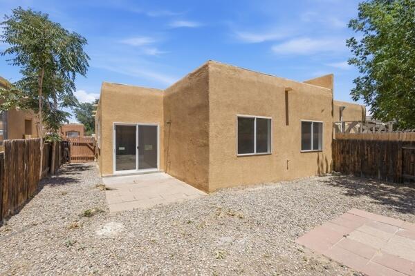 Photo 5 — 473 Garden Avenue SW