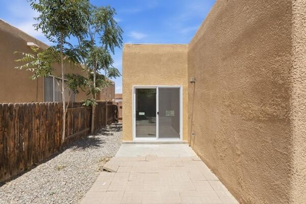 Photo 3 — 473 Garden Avenue SW