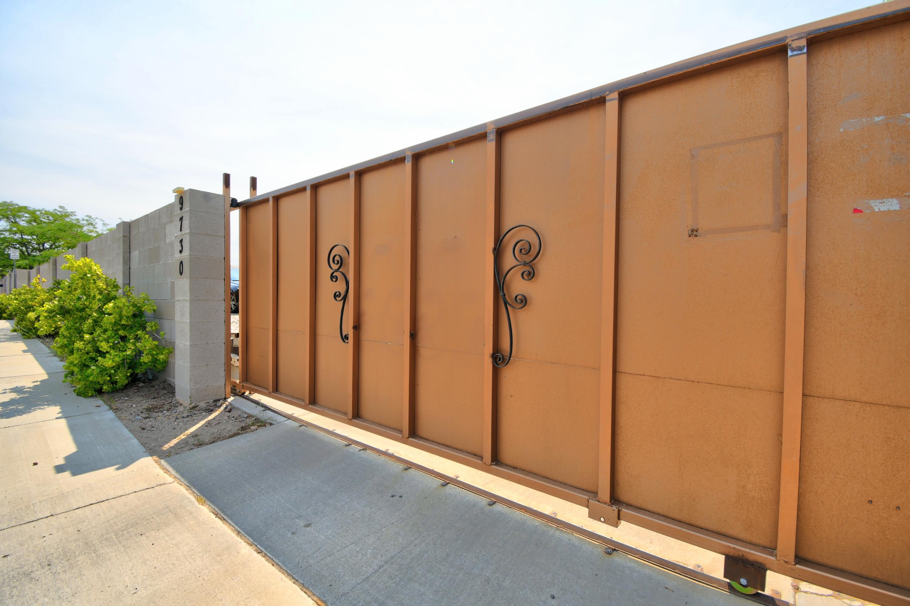 Photo 20 — 9730 Golf Course Road NW