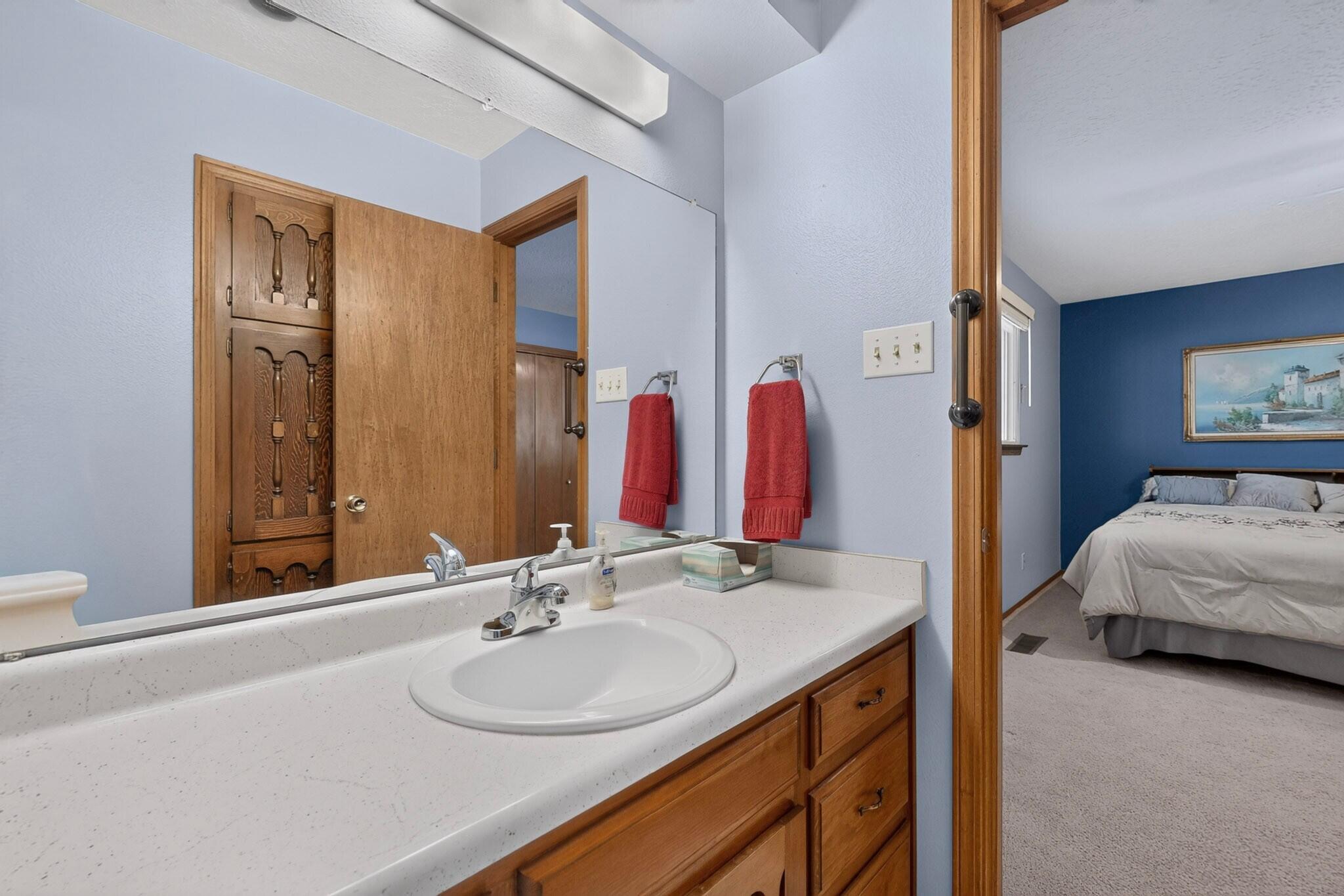 Photo 15 — 1119 Upland Drive NE