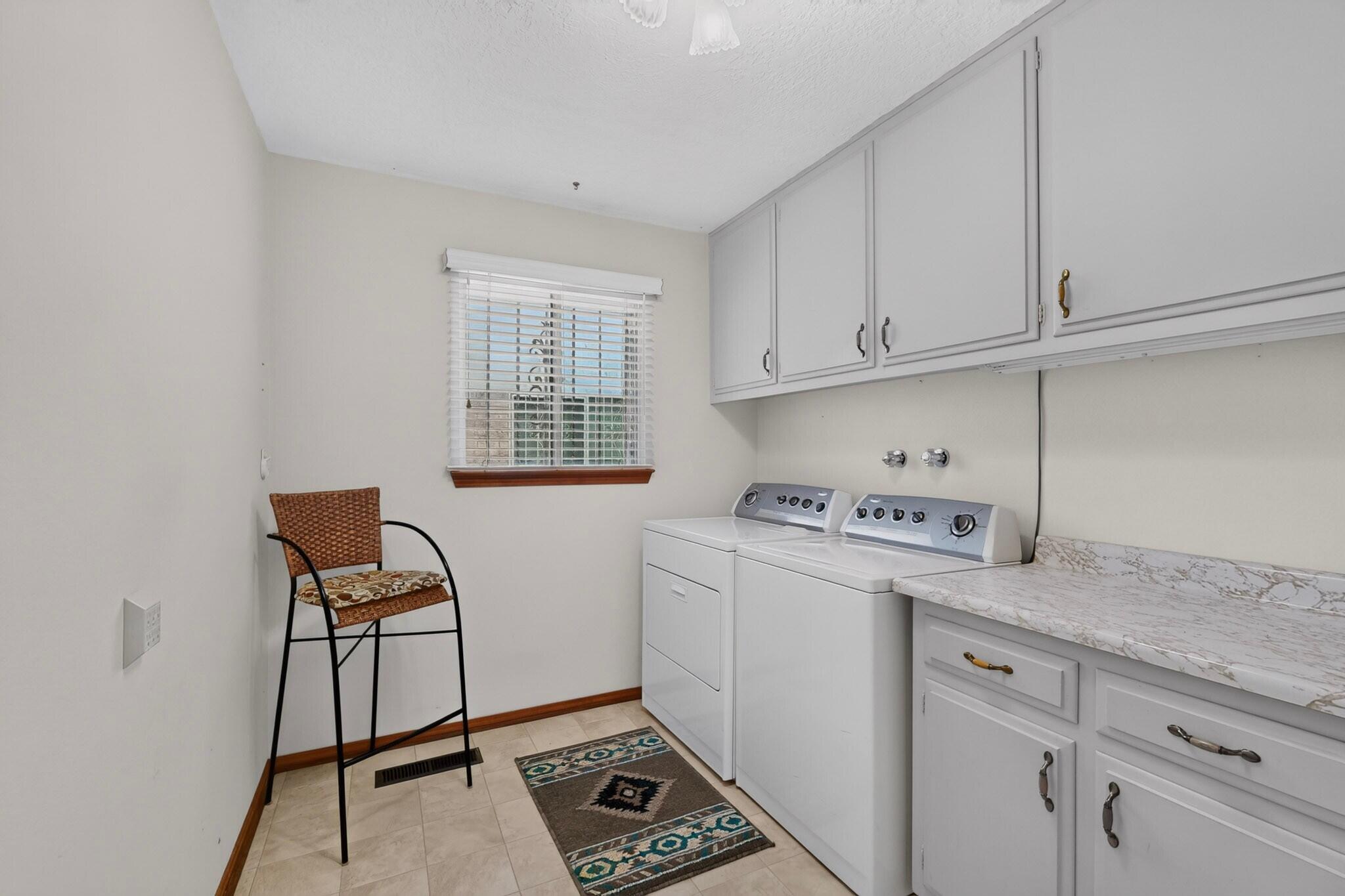 Photo 7 — 1119 Upland Drive NE