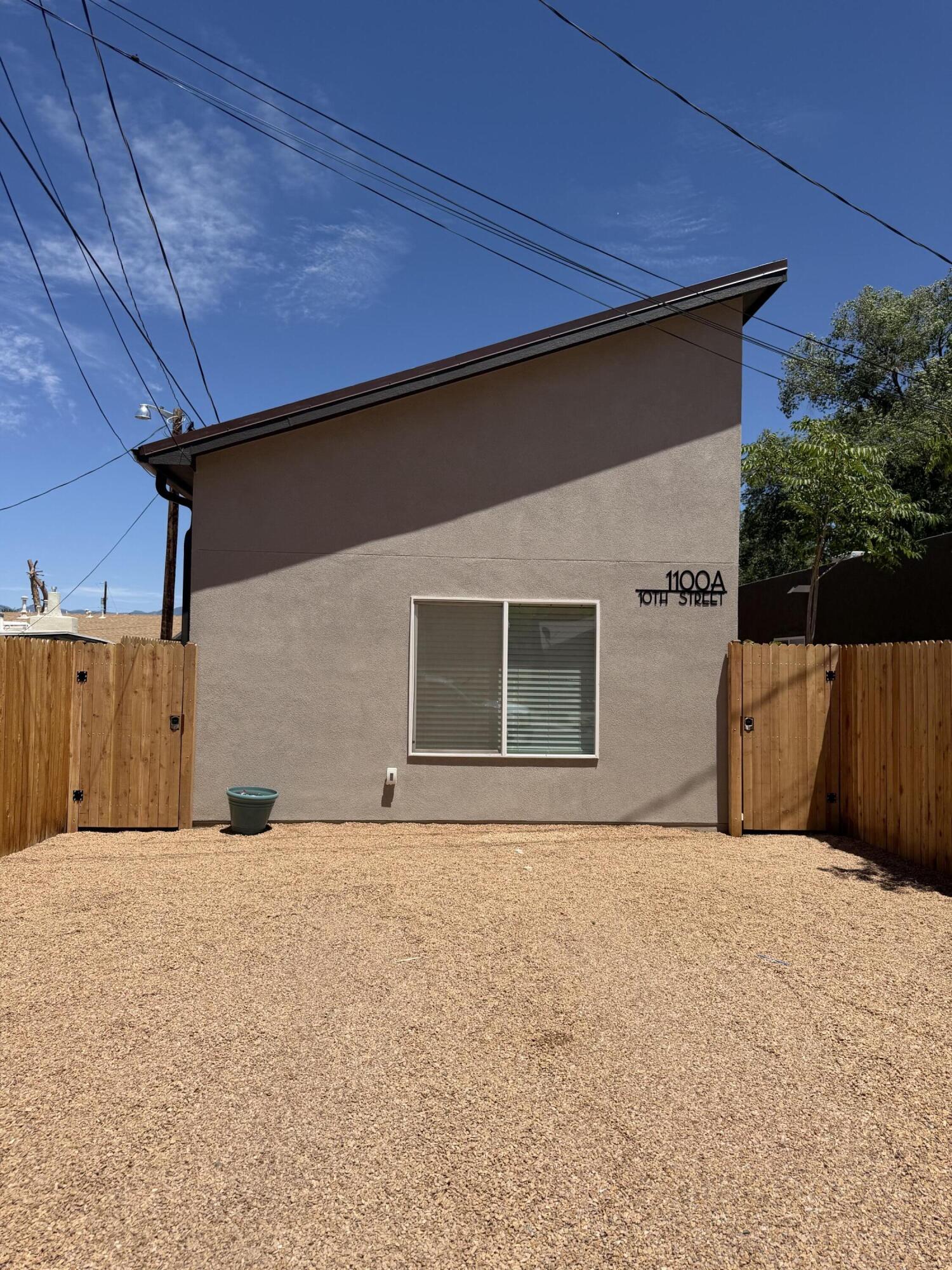 1100A 10th Street SW, Albuquerque, NM 87102
