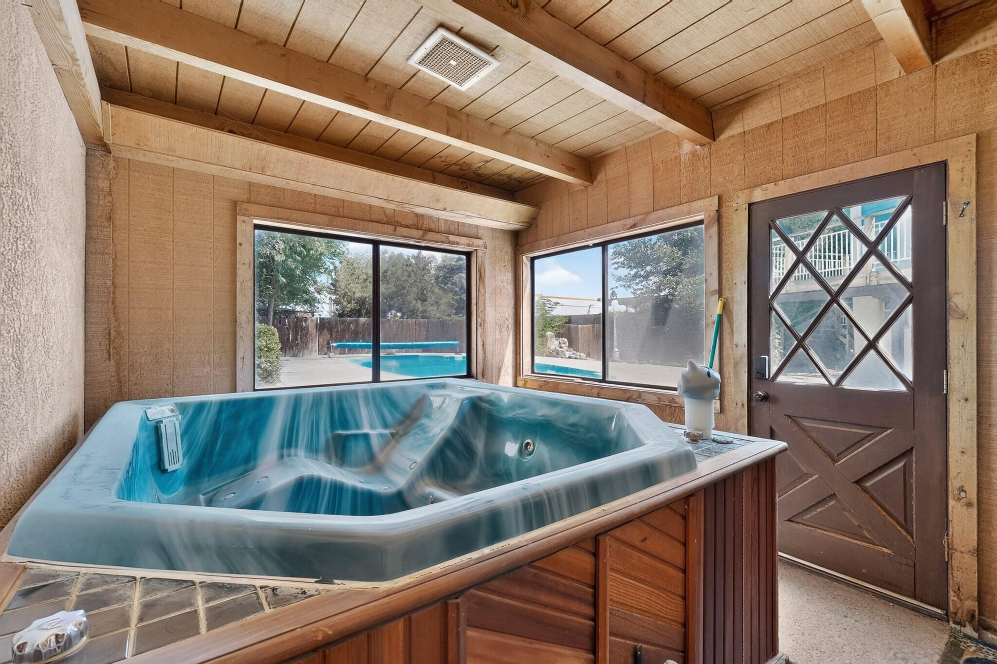 Photo 14 — 9705 Rio Grande Boulevard NW