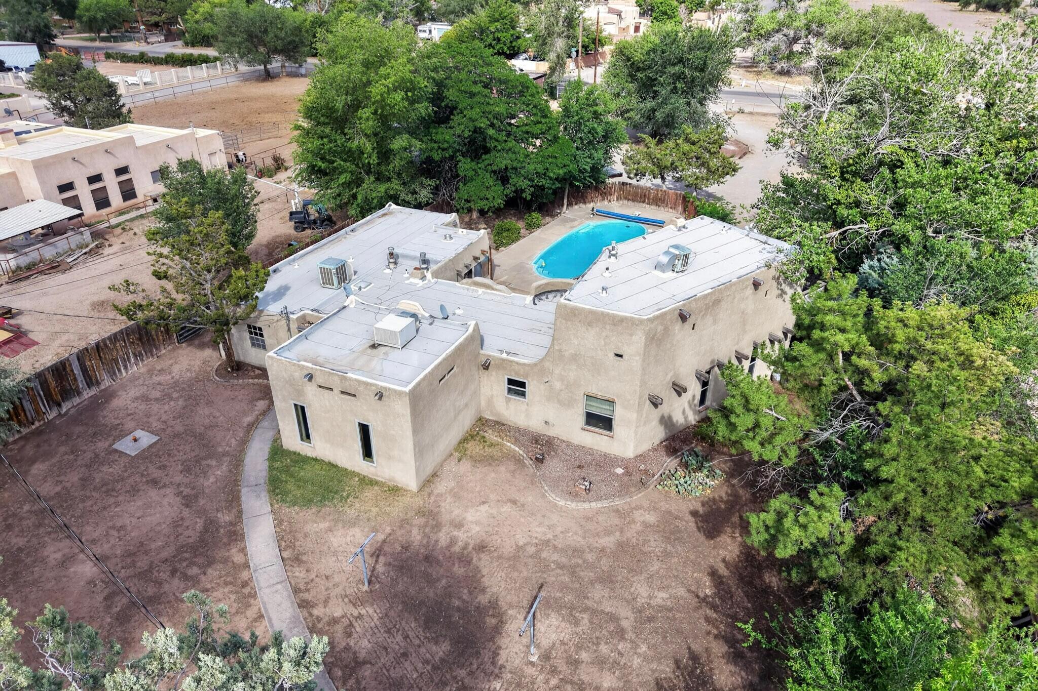 Photo 13 — 9705 Rio Grande Boulevard NW