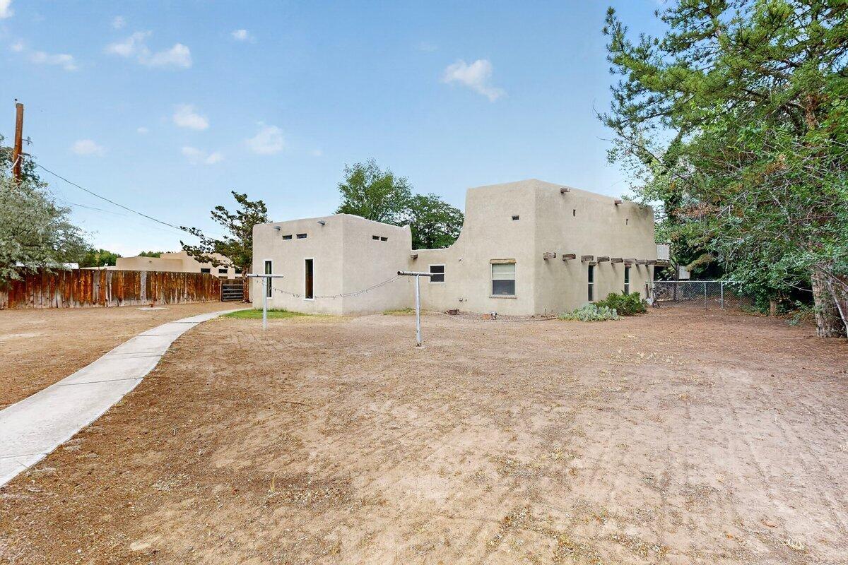 Photo 10 — 9705 Rio Grande Boulevard NW