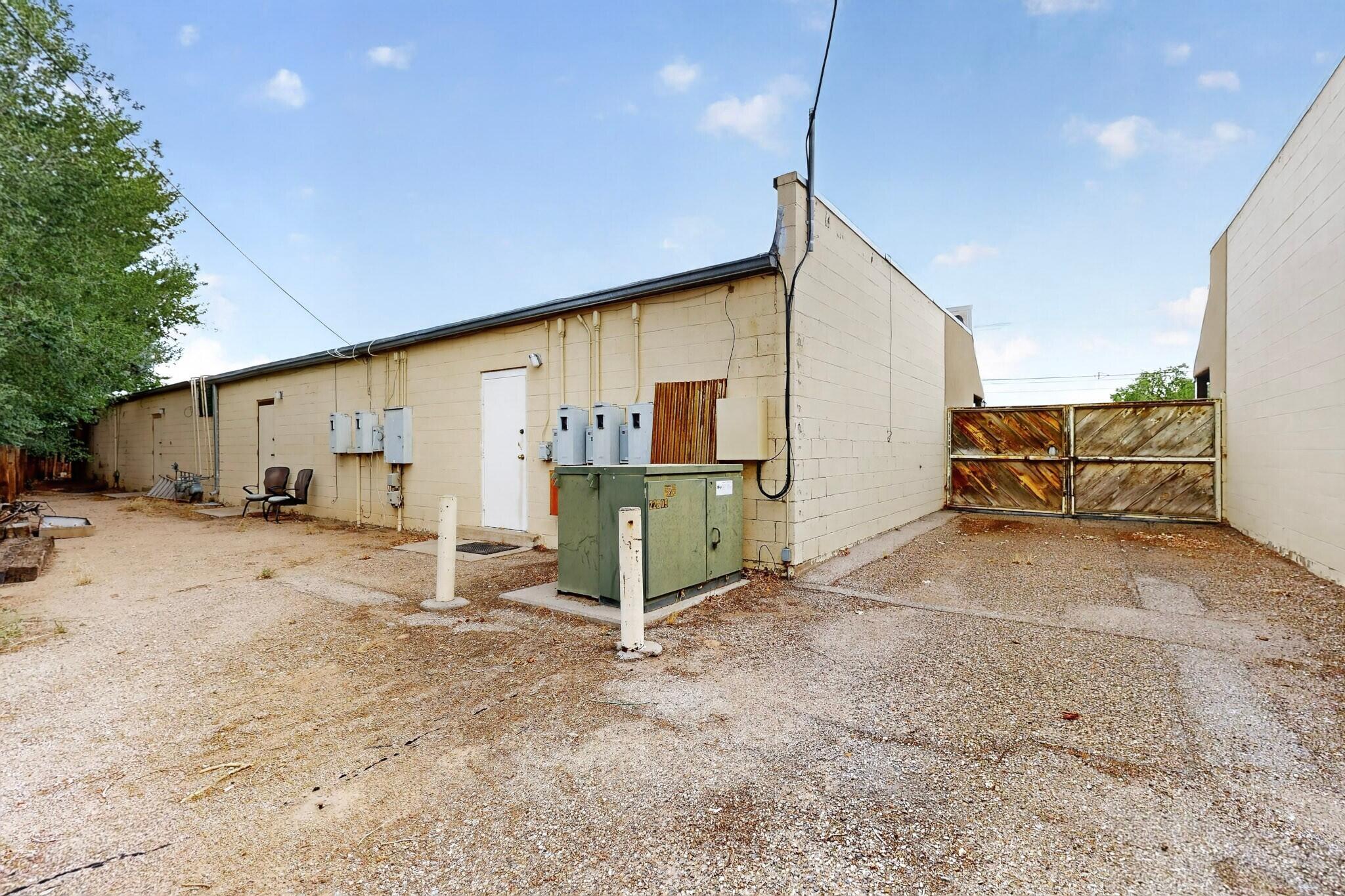 Photo 9 — 9705 Rio Grande Boulevard NW