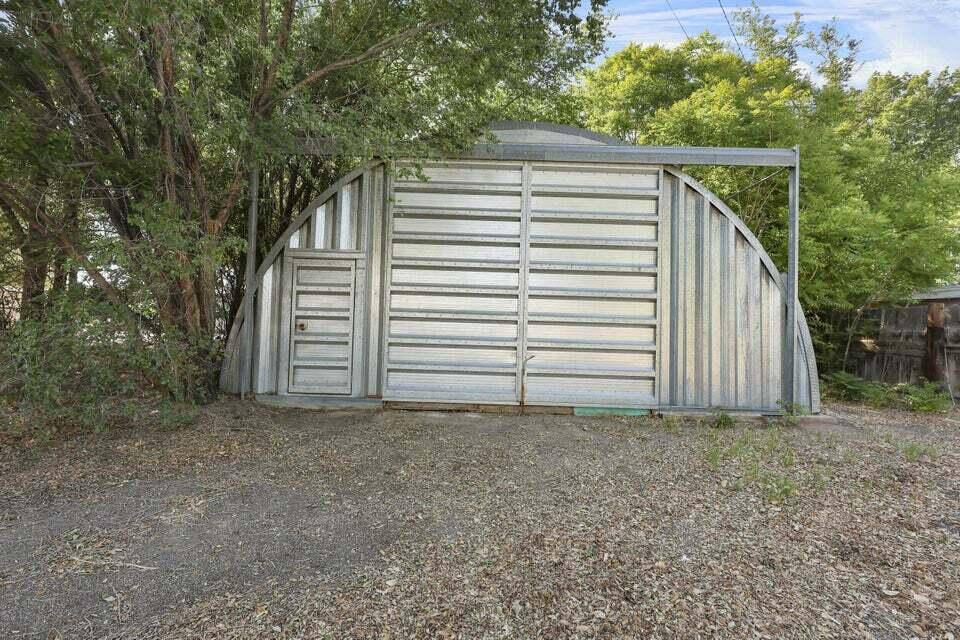 Photo 5 — 9705 Rio Grande Boulevard NW