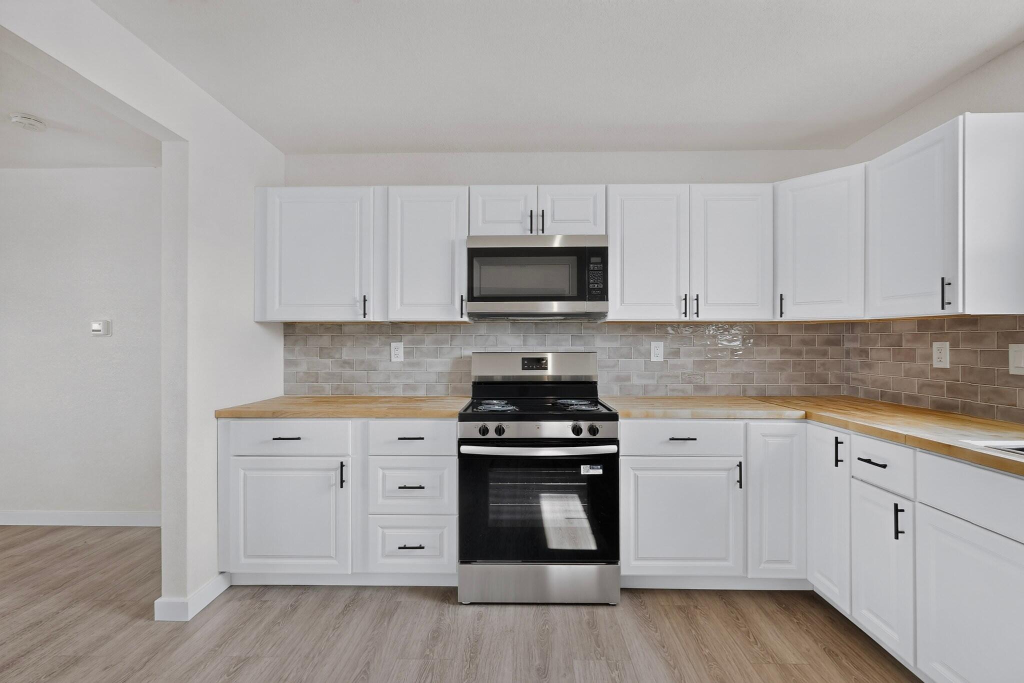 Photo 17 — 6707 Wills Way SW