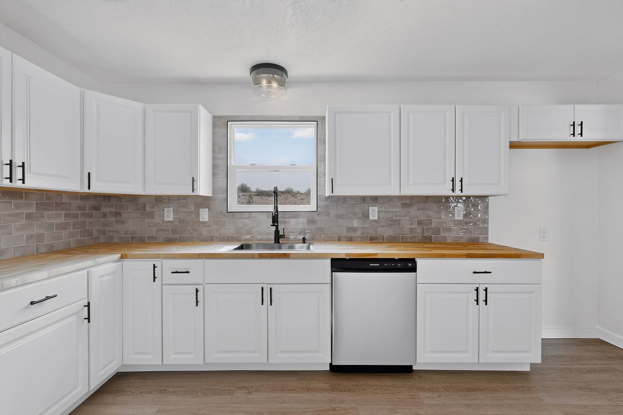 Photo 16 — 6707 Wills Way SW