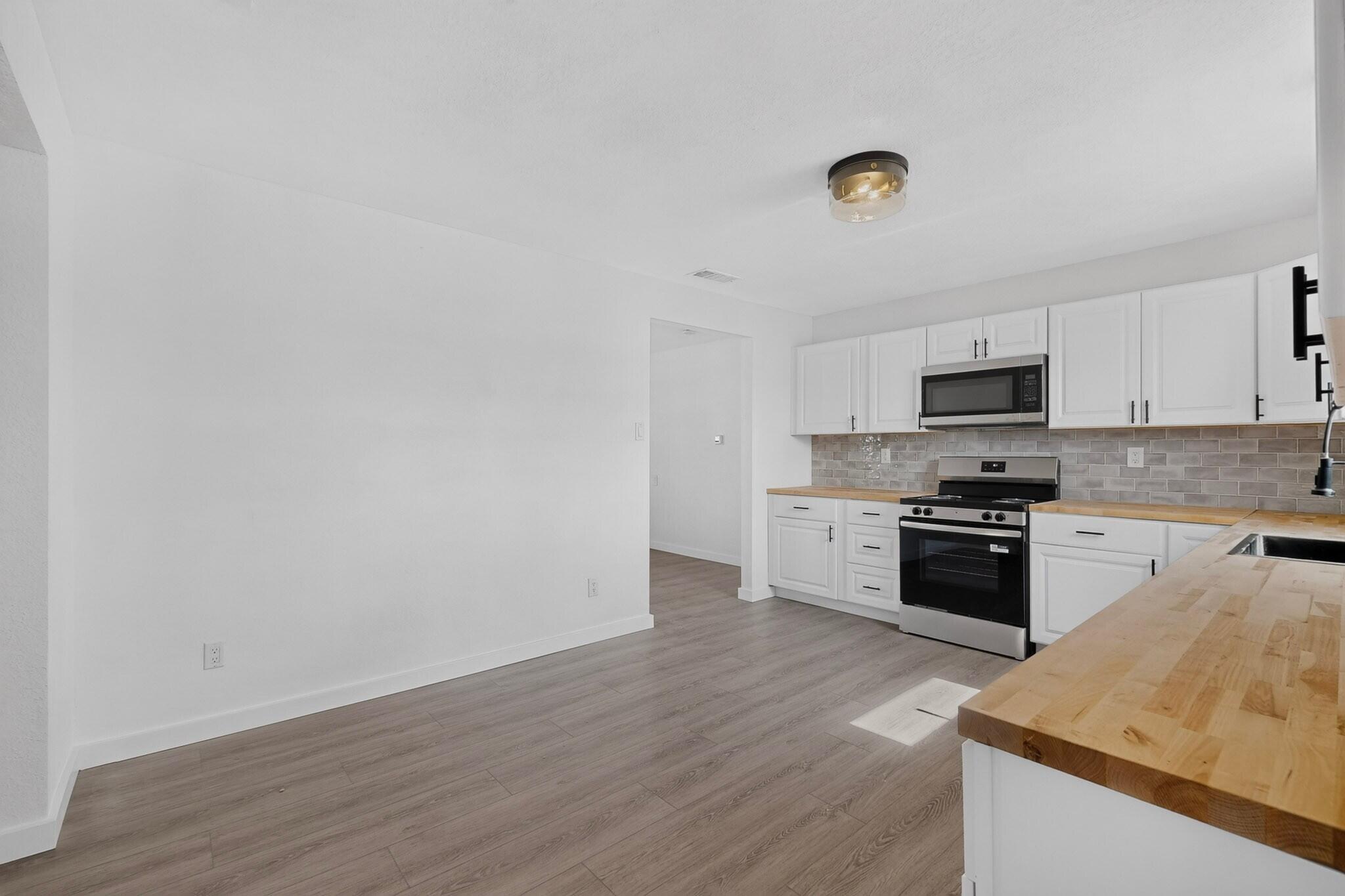 Photo 15 — 6707 Wills Way SW