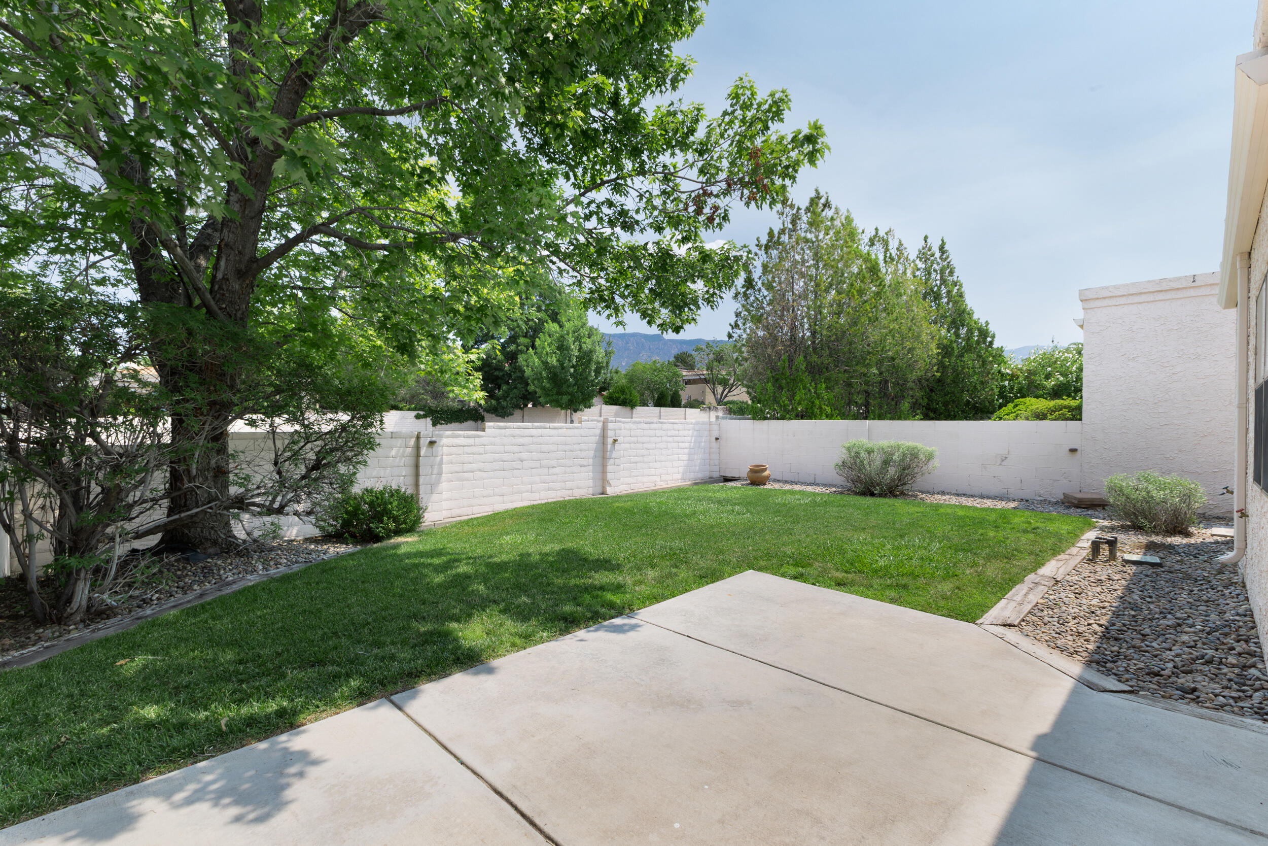 Photo 11 — 11109 Malaguena Lane NE