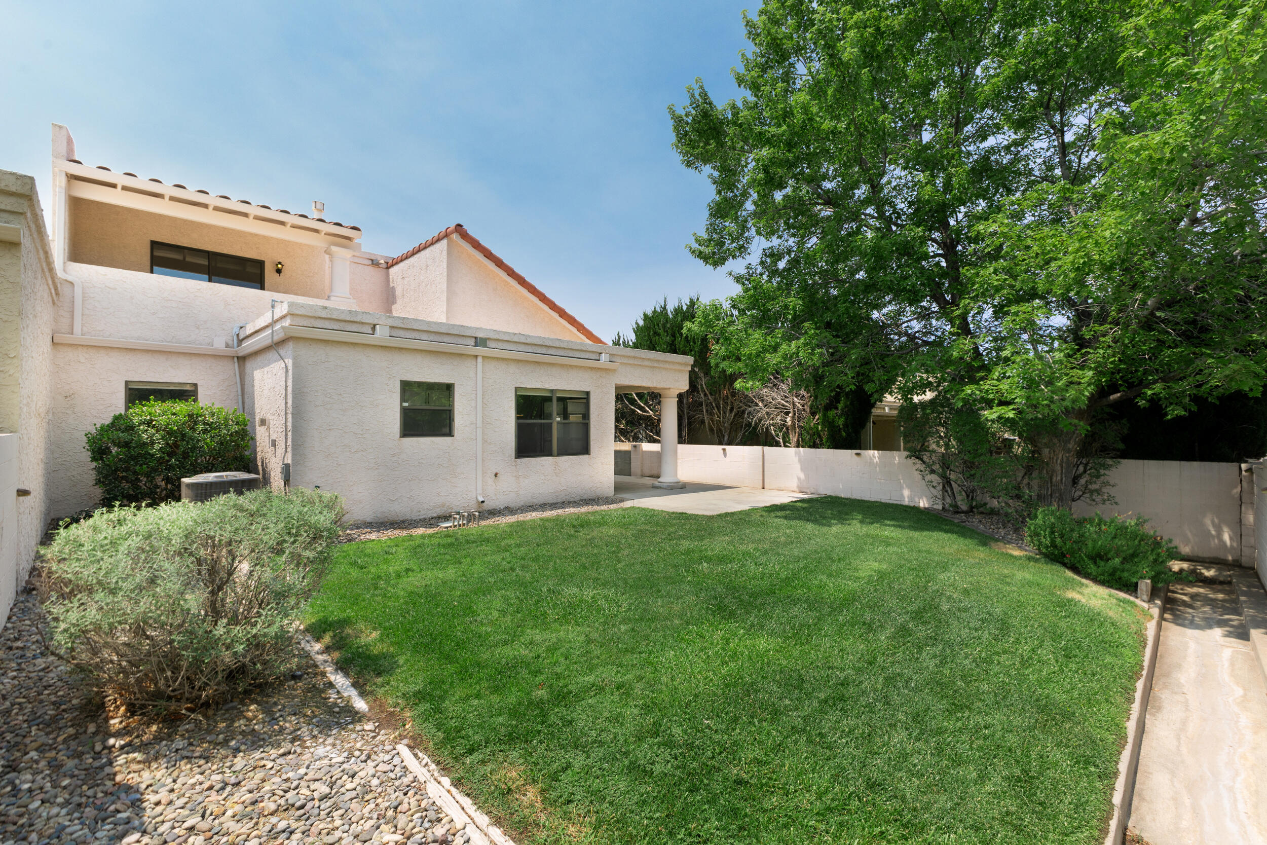 Photo 4 — 11109 Malaguena Lane NE