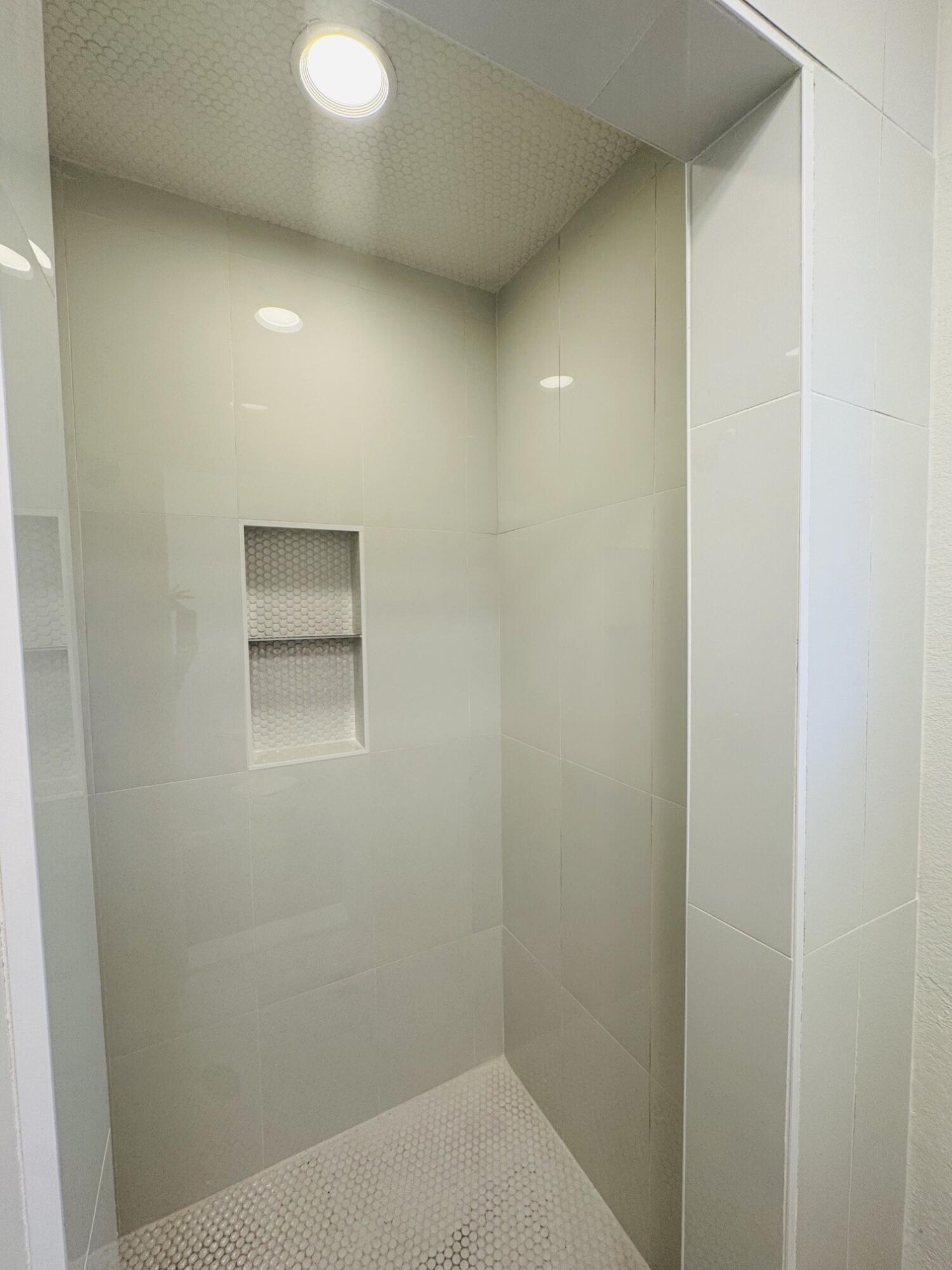 Photo 18 — 4707 Huntington Drive NE