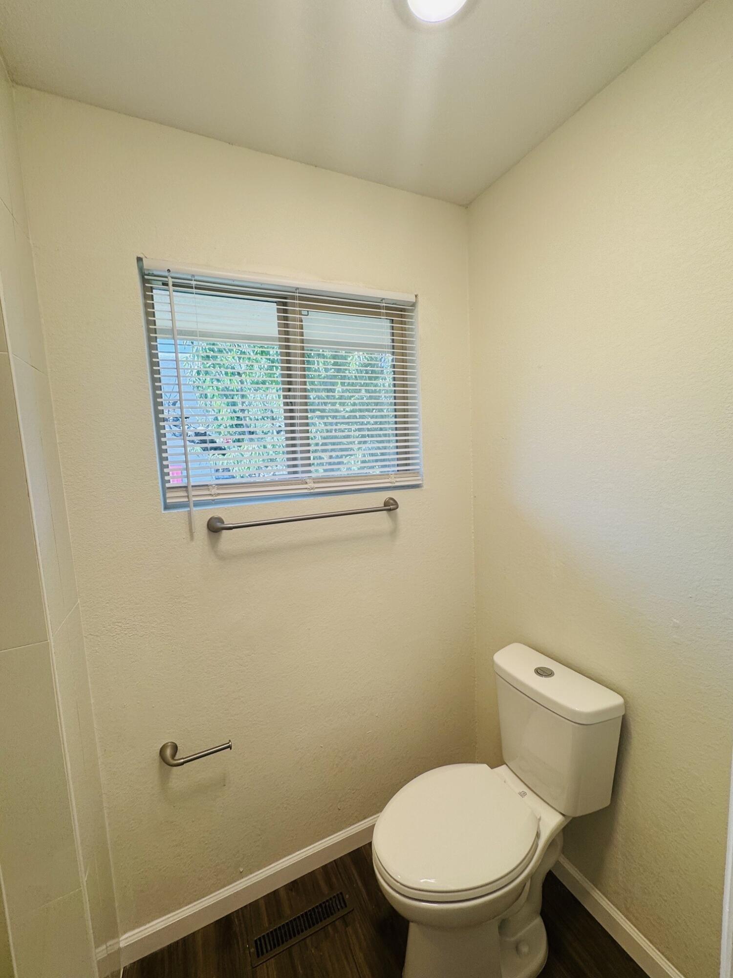 Photo 17 — 4707 Huntington Drive NE