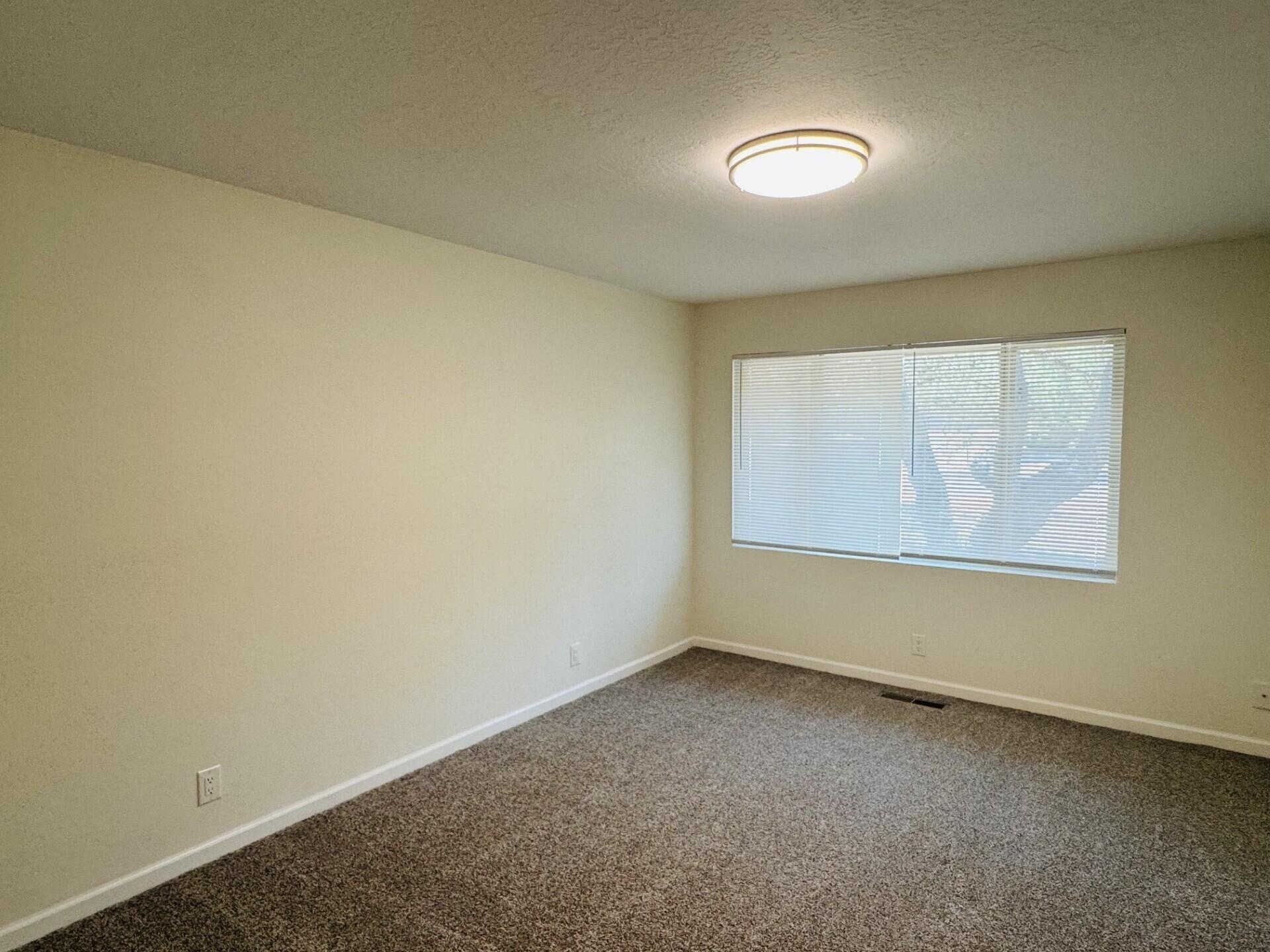 Photo 16 — 4707 Huntington Drive NE