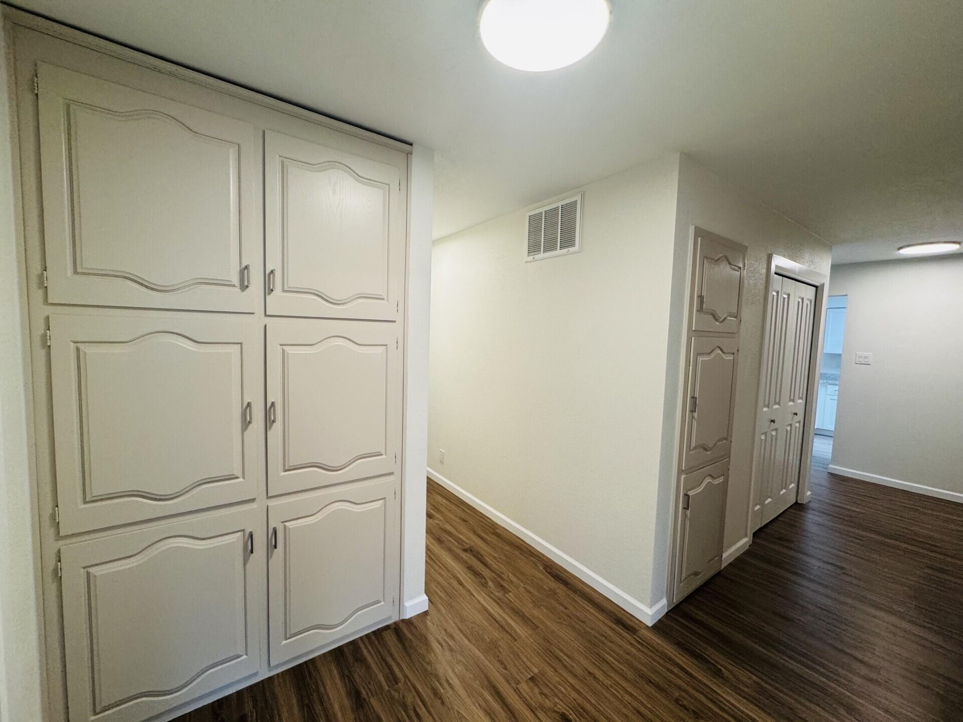 Photo 11 — 4707 Huntington Drive NE
