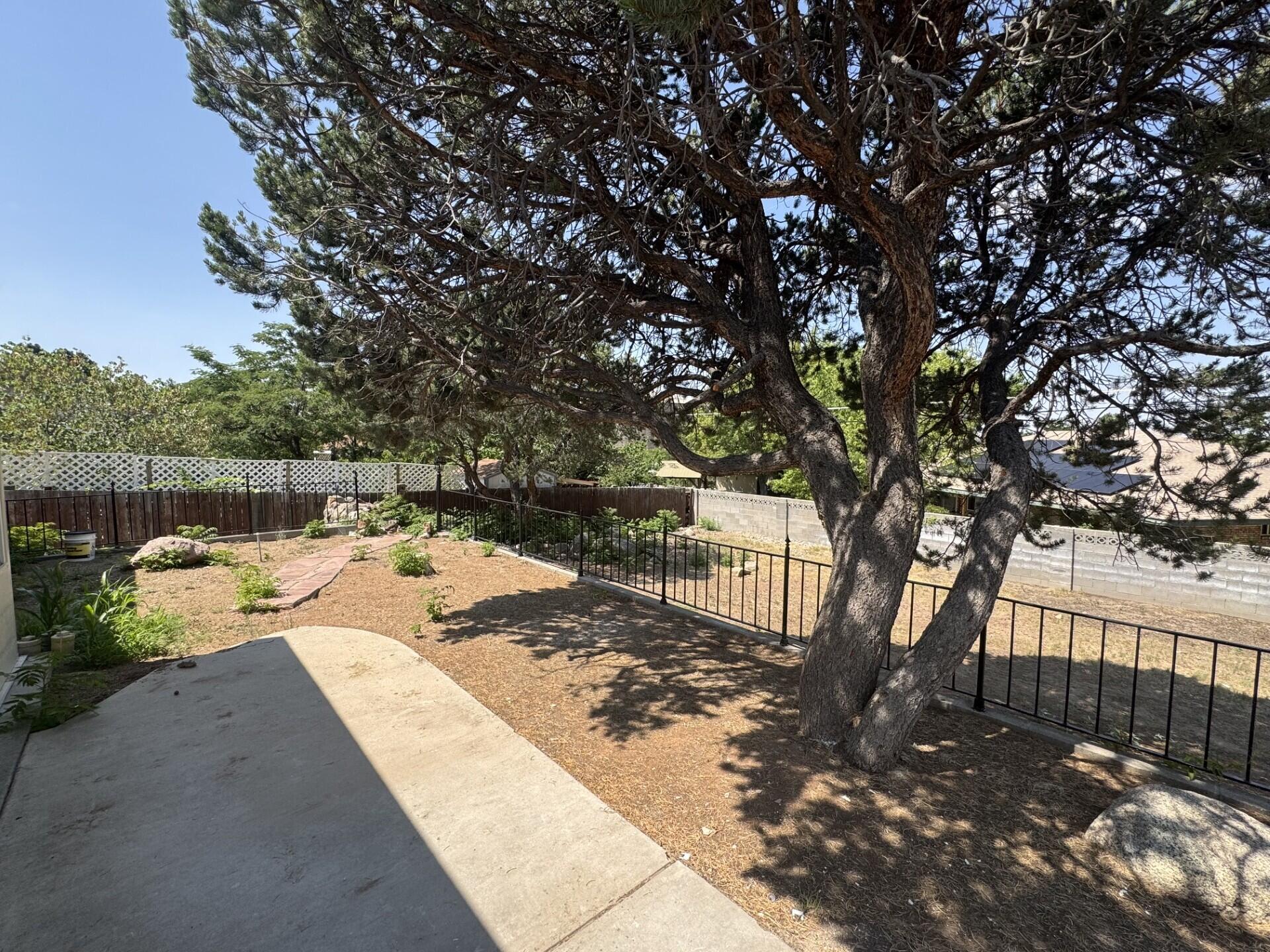 Photo 6 — 4707 Huntington Drive NE