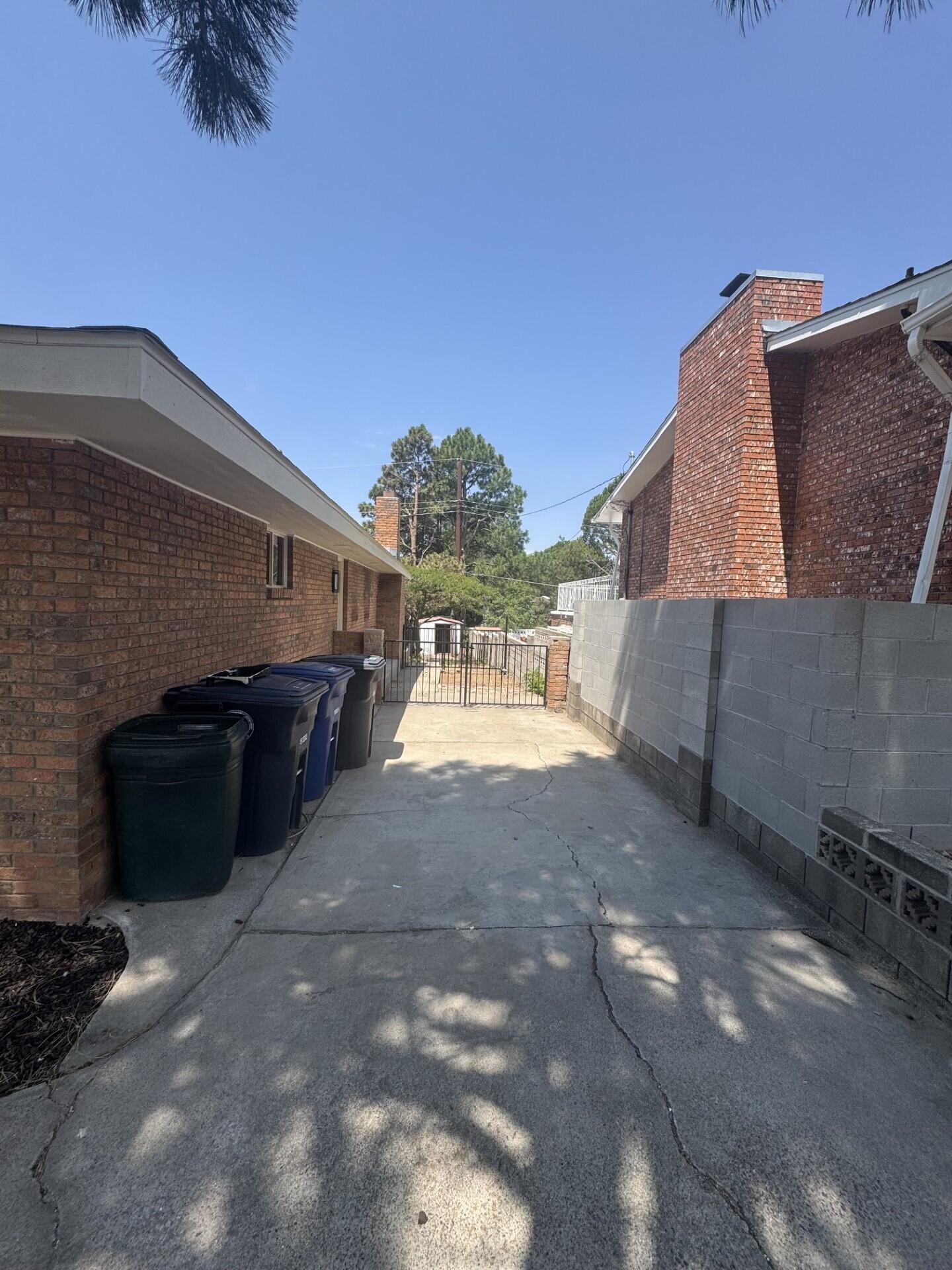 Photo 2 — 4707 Huntington Drive NE