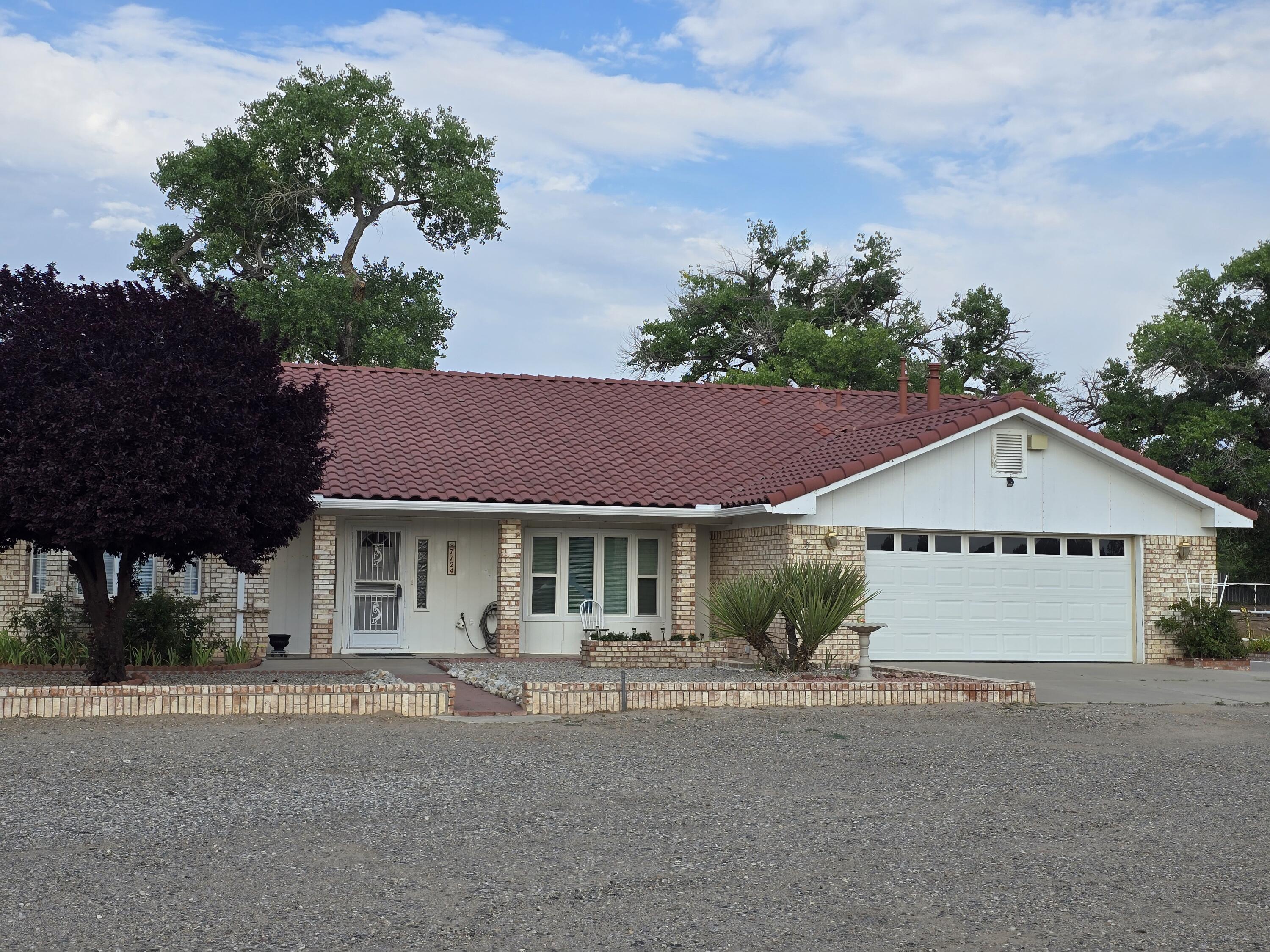 7724 Black Mesa Loop SW, Albuquerque, NM 87105