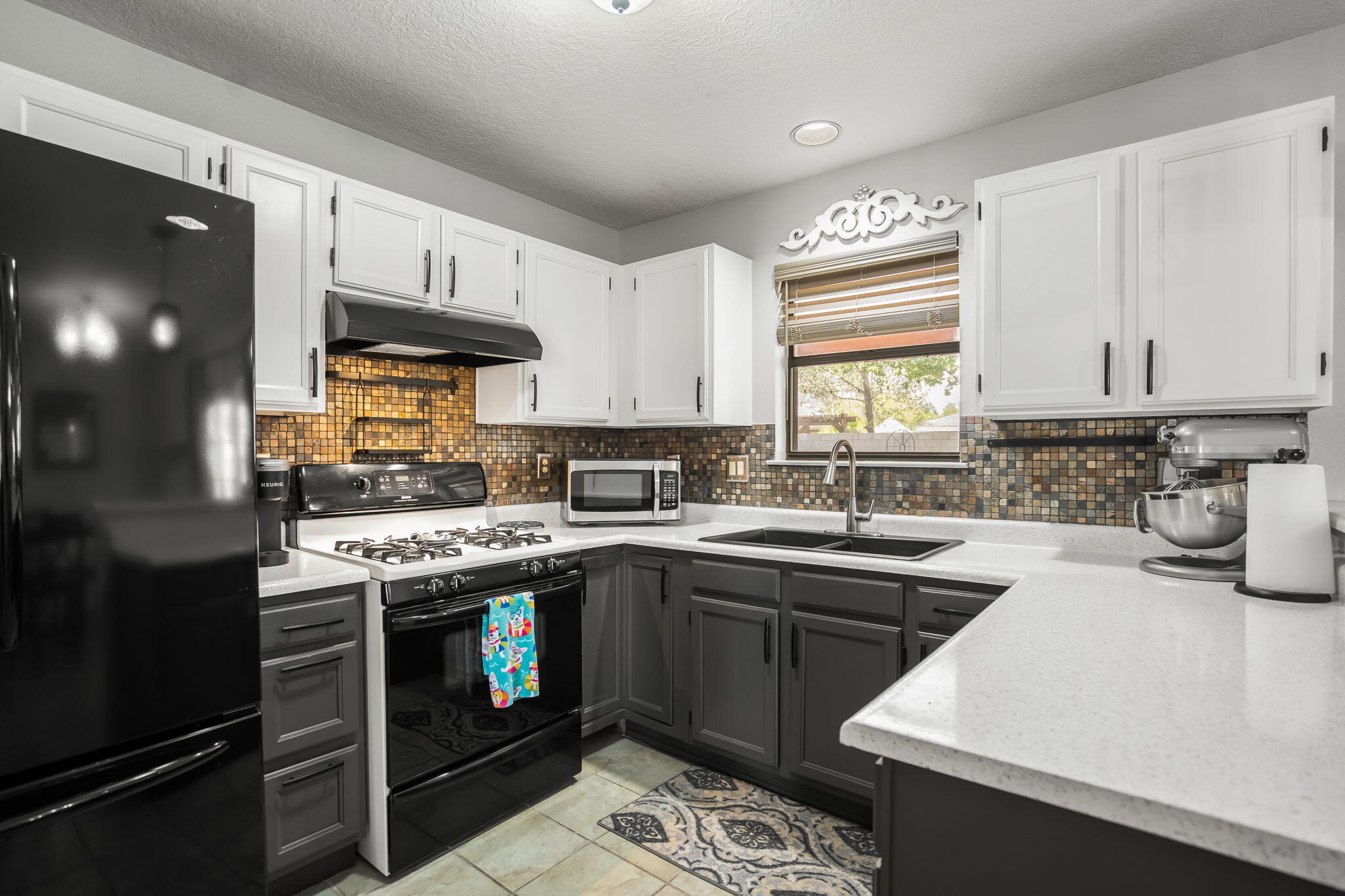 Photo 20 — 5605 Wheelwright Avenue NW