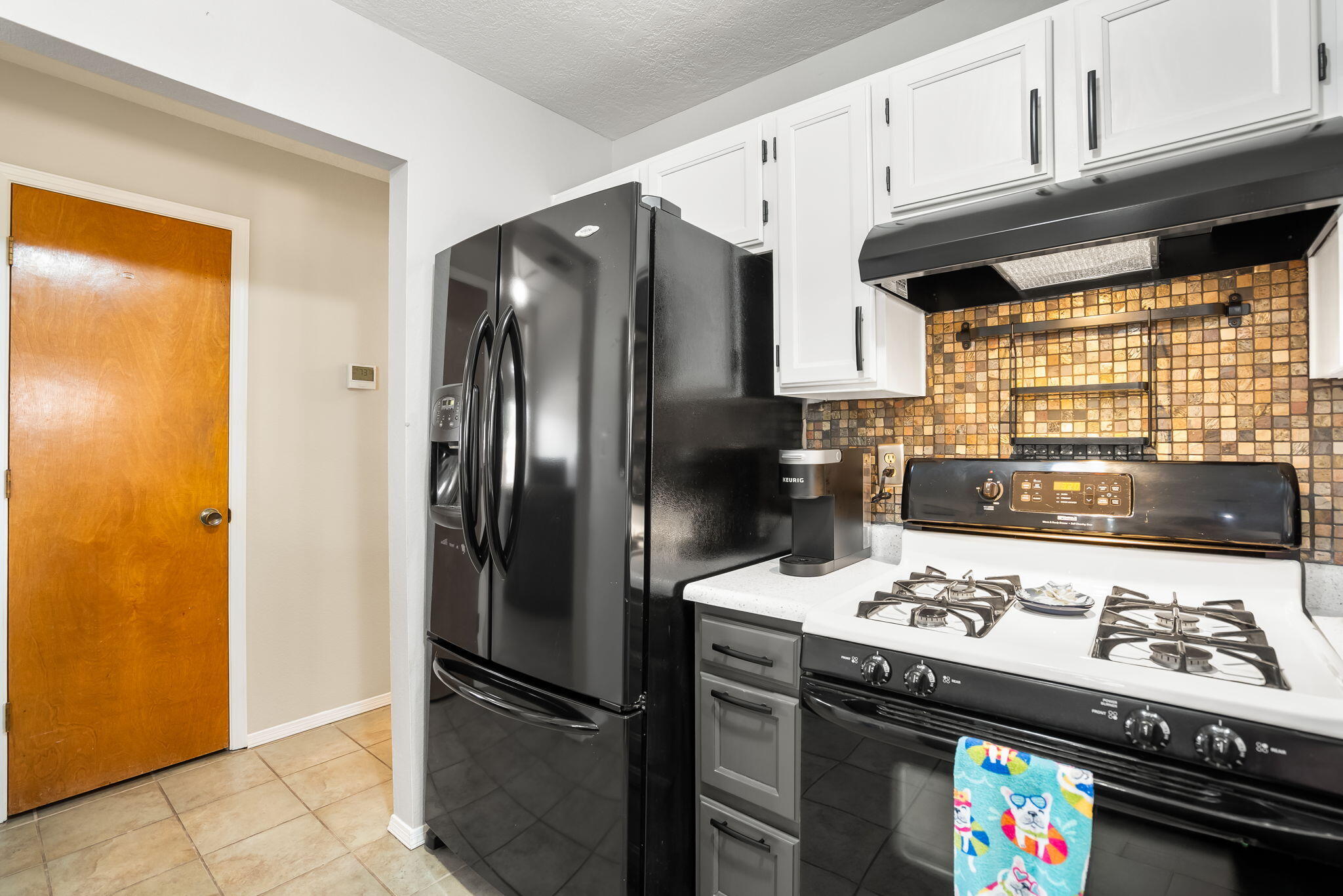 Photo 19 — 5605 Wheelwright Avenue NW