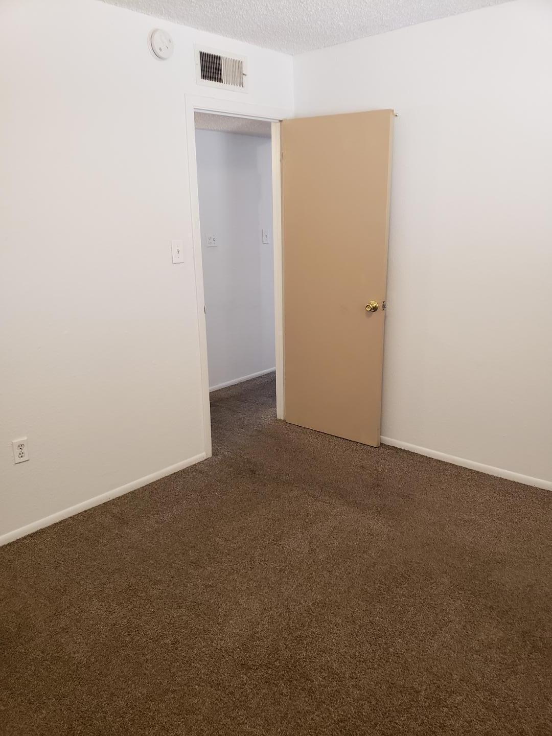 Photo 7 — 1729 Paisano Street NE Apt 4