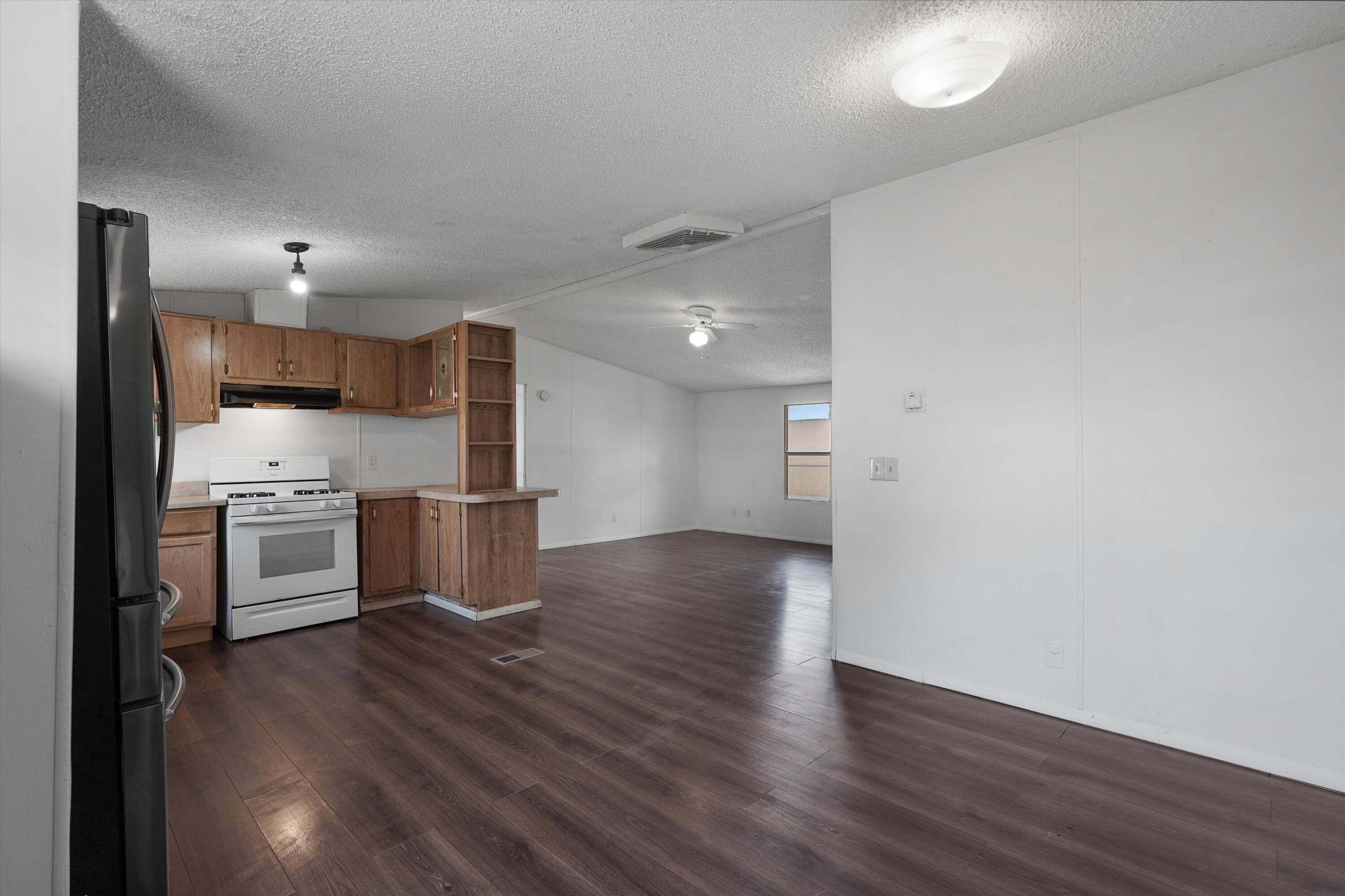 Photo 14 — 4203 Axtell Street SE