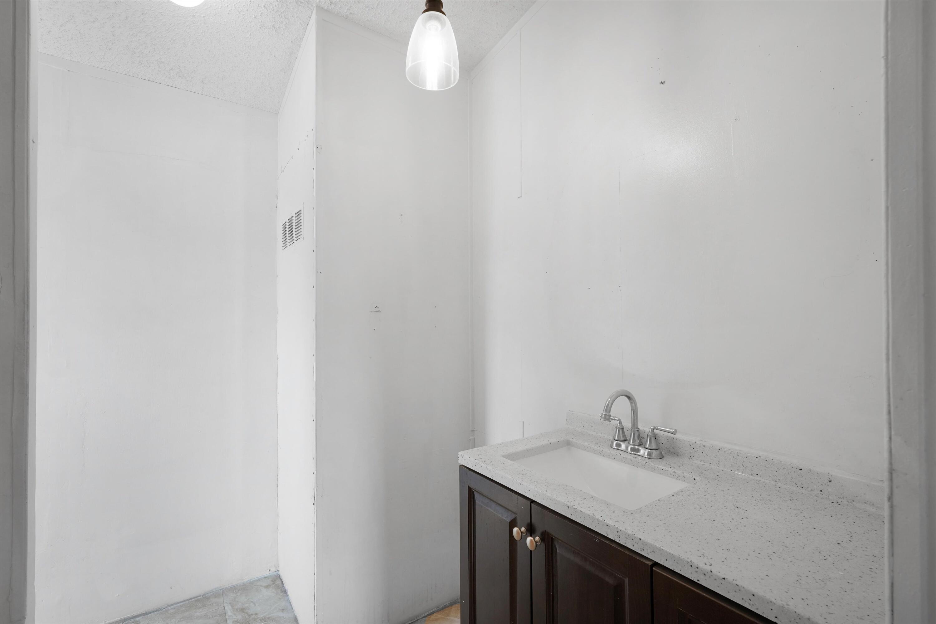 Photo 10 — 4203 Axtell Street SE
