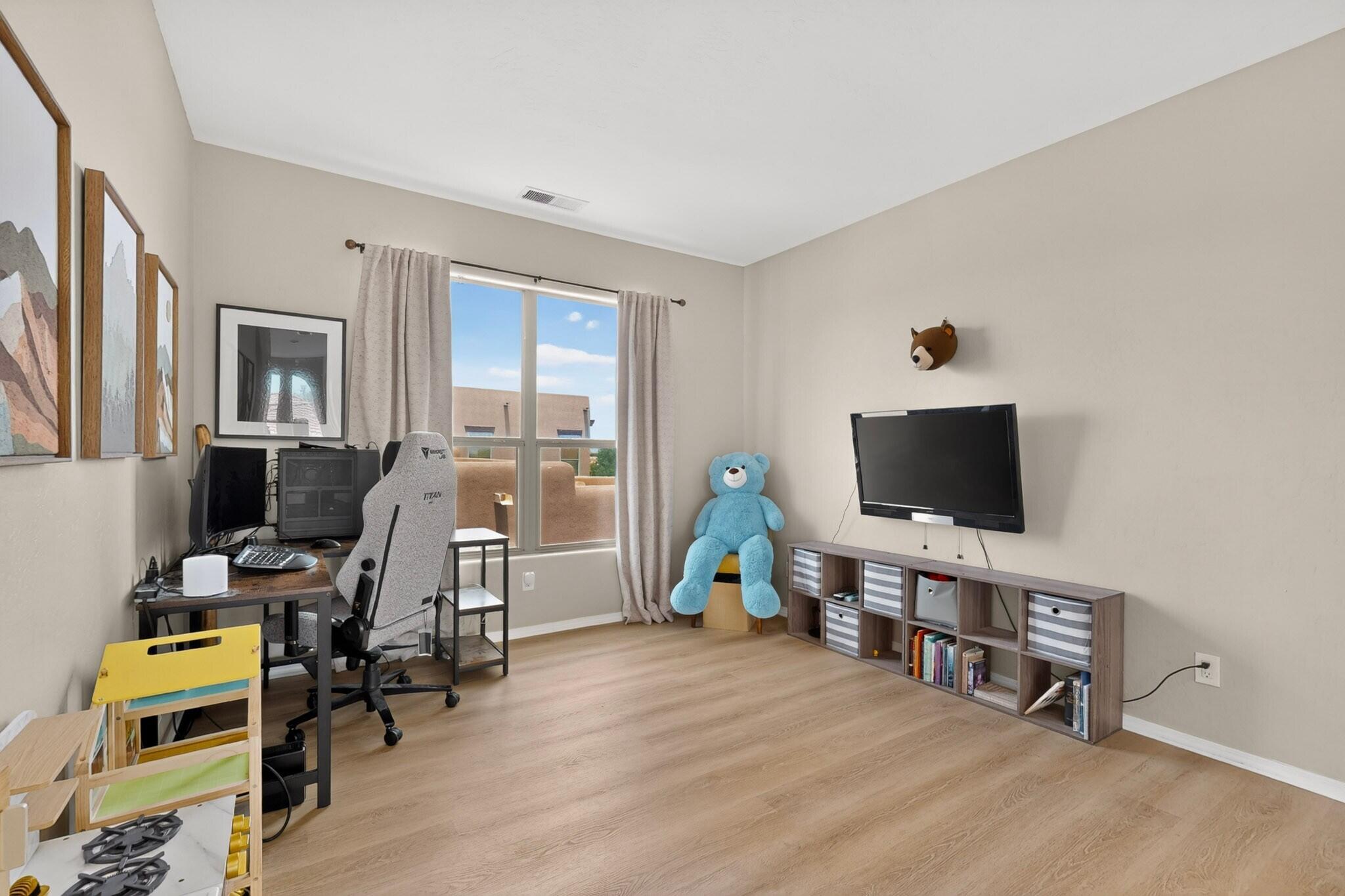 Photo 15 — 1044 Cristanos Drive