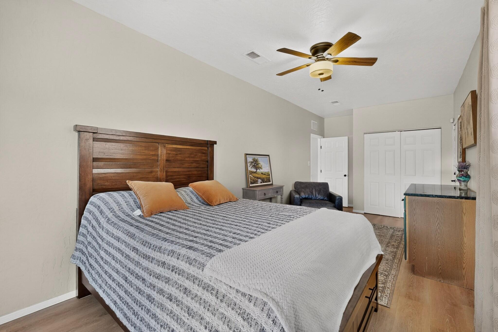 Photo 13 — 1044 Cristanos Drive
