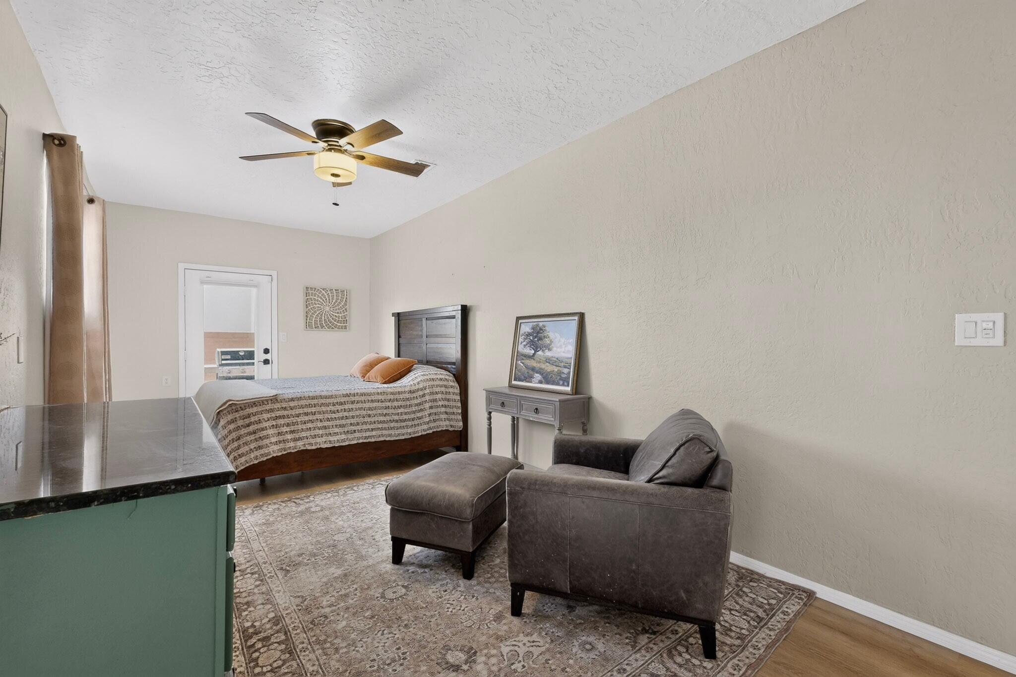 Photo 12 — 1044 Cristanos Drive