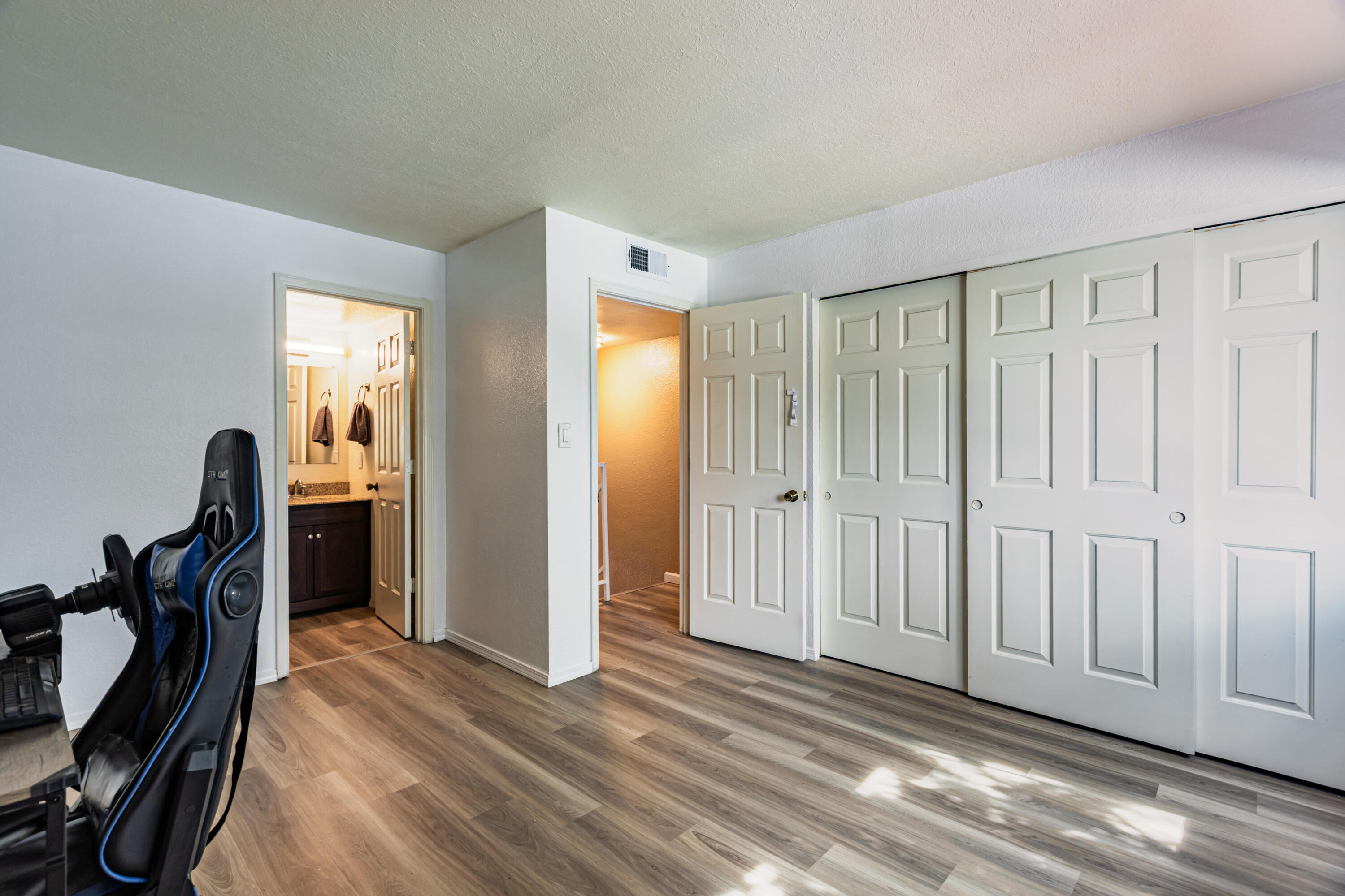 Photo 14 — 3301 Monroe Street NE UNIT J109