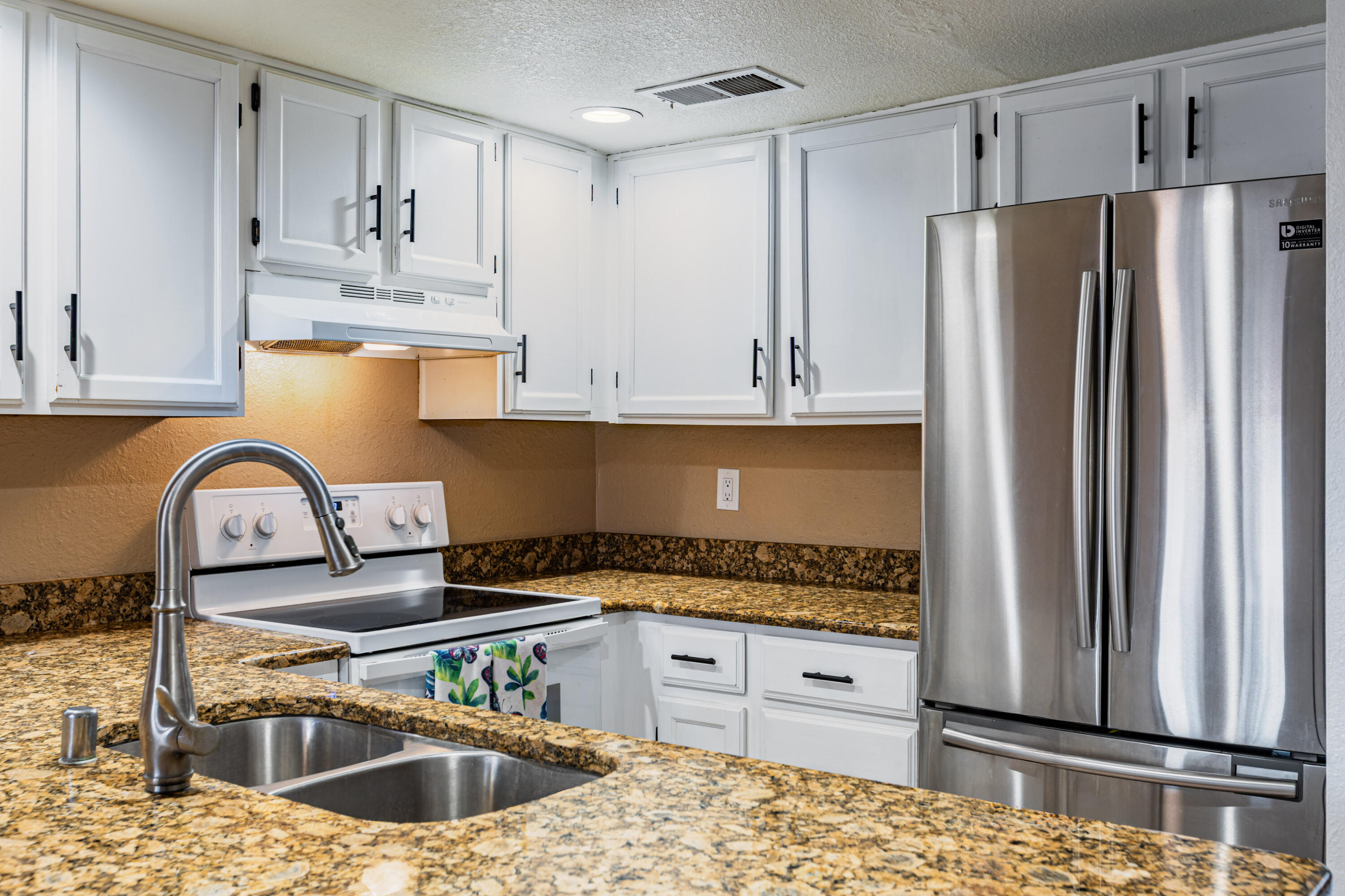 Photo 2 — 3301 Monroe Street NE UNIT J109