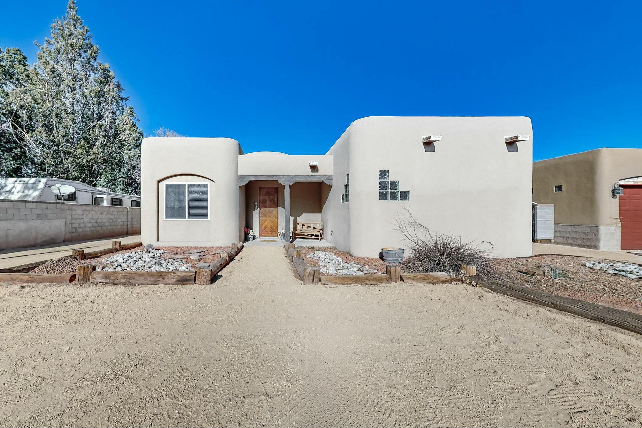 233 Shangri La Court NW, Albuquerque, NM 87107