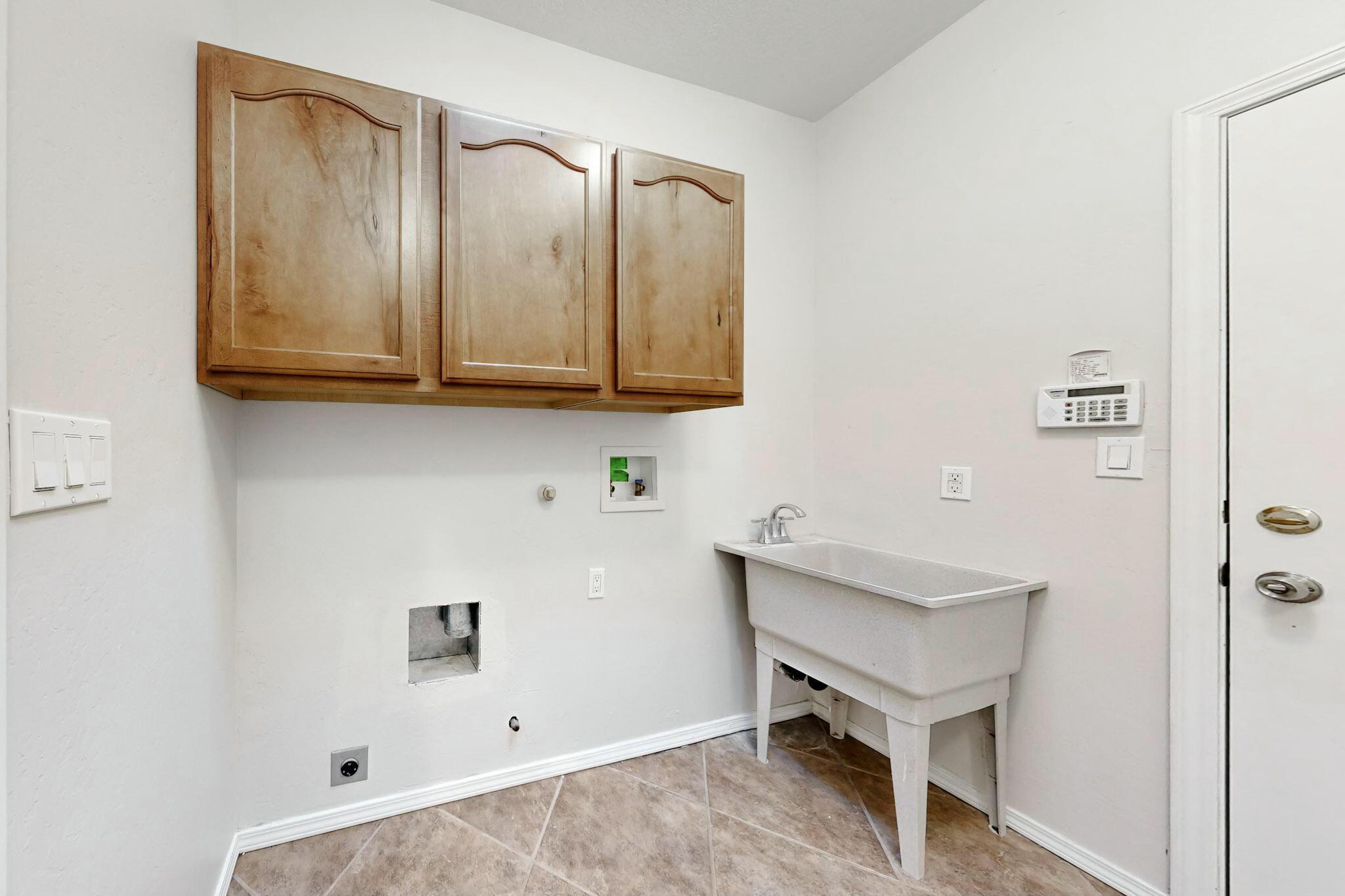 Photo 10 — 233 Shangri La Court NW